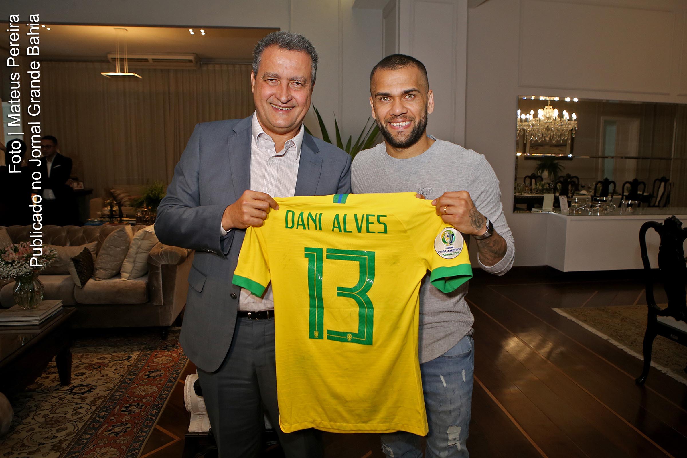 Governador Rui Costa e Daniel Alves, jogador da Seleção Brasileira de Futebol.