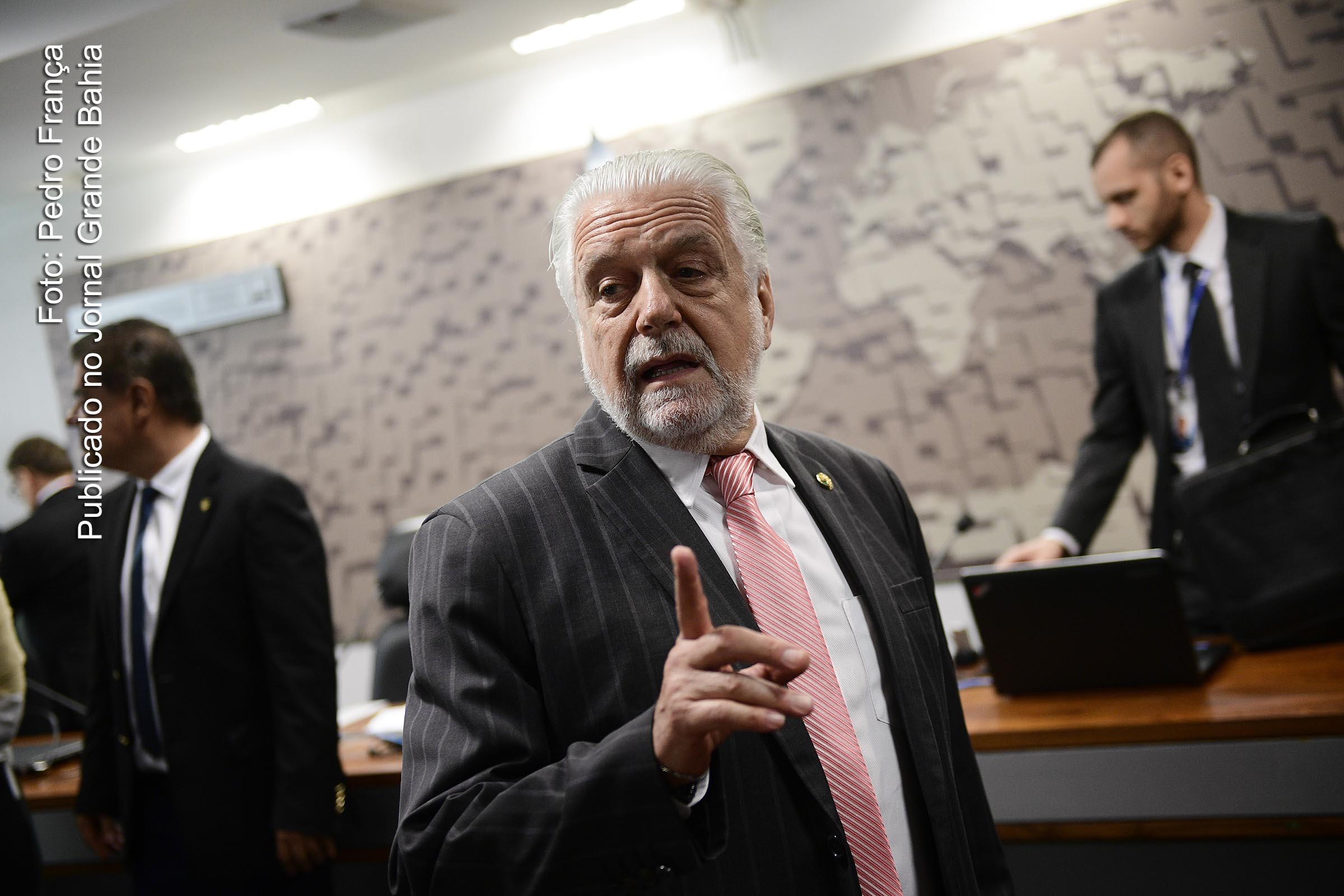 Jaques Wagner (PT-BA), senador da República, presta solidadriedade ao governador Rui Costa e repudia imposição do inepto Jair Bolsonaro.