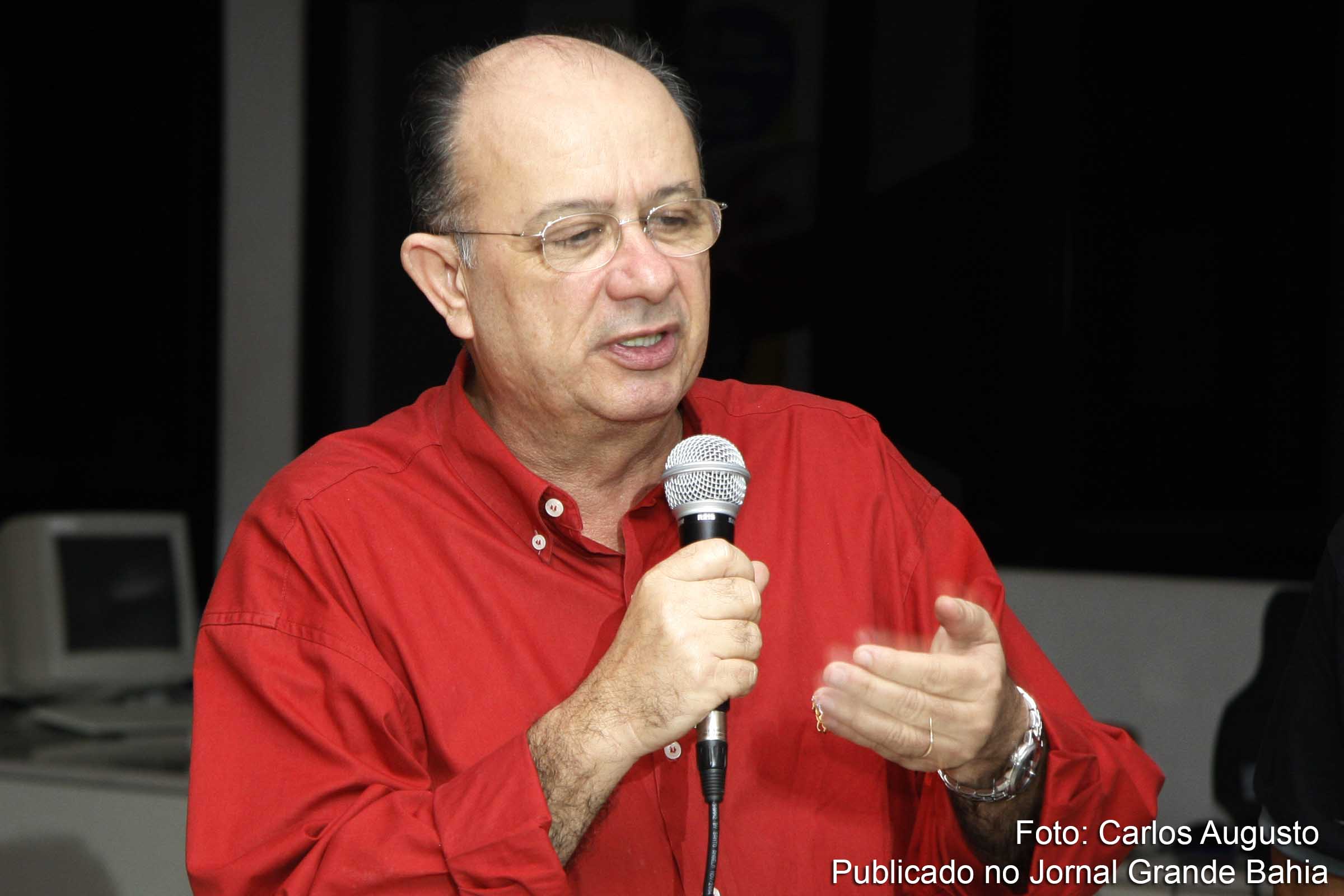 José Ronaldo de Carvalho foi foi submetido a três pontes de safena.