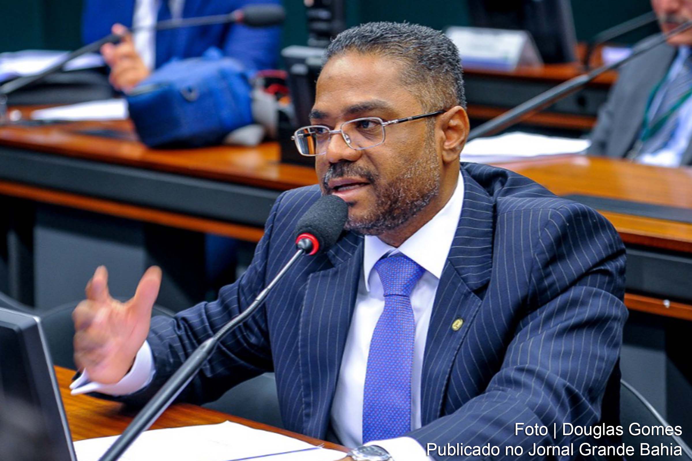 Márcio Marinho entrega veículos para Atenção Básica de Saúde em Feira de Santana.