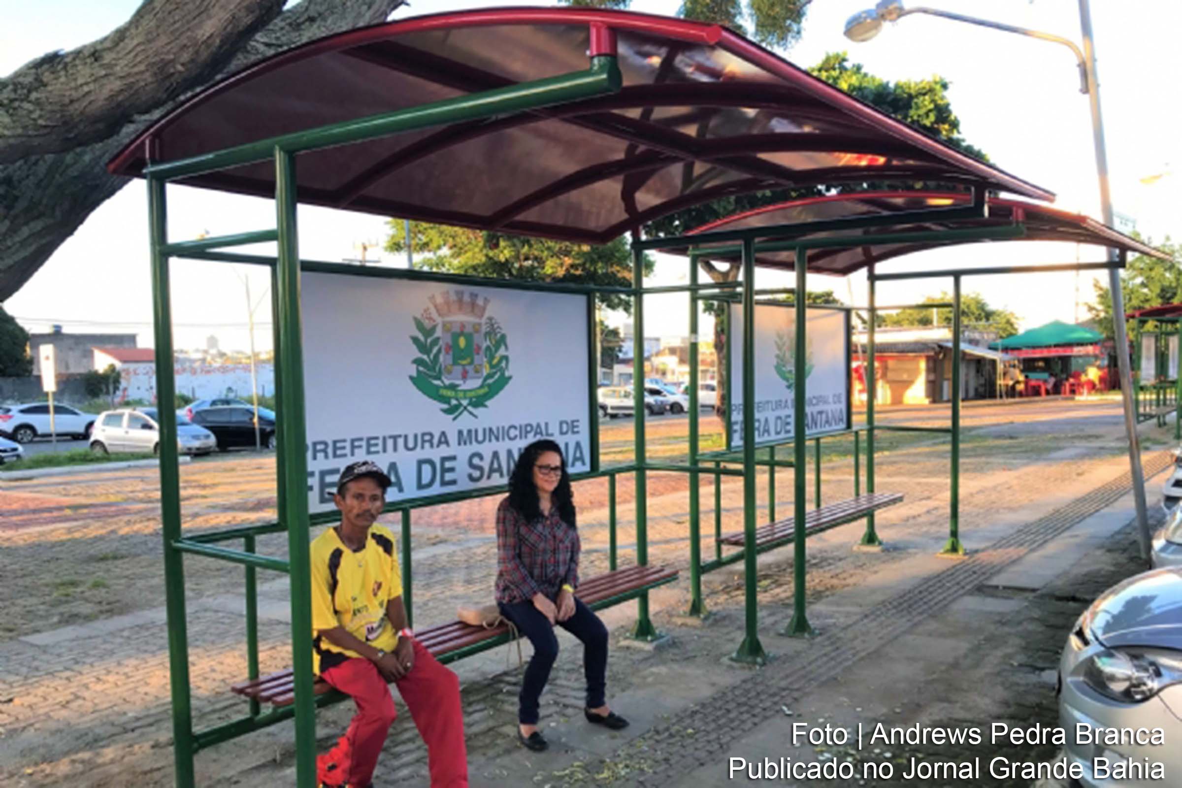 Novos abrigos de passageiros do sistema de transporte público de Feira de Santana foram implantados.