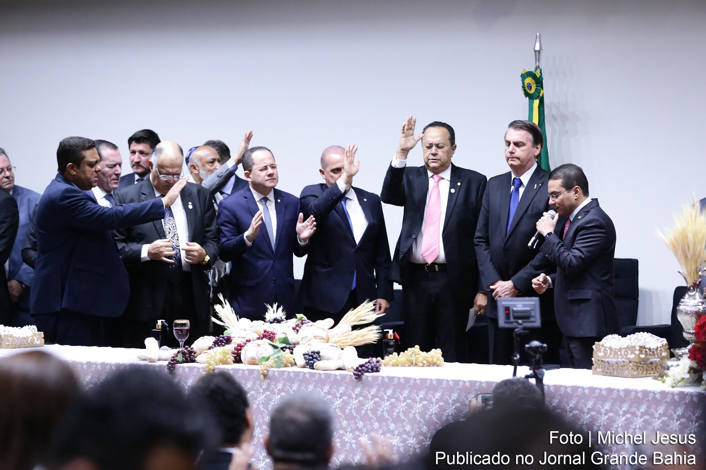 Jair Bolsonaro reafirma que indicará ao STF ministro “terrivelmente evangélico”; Presidente mistura Estado e religião e presta desserviço aos dois