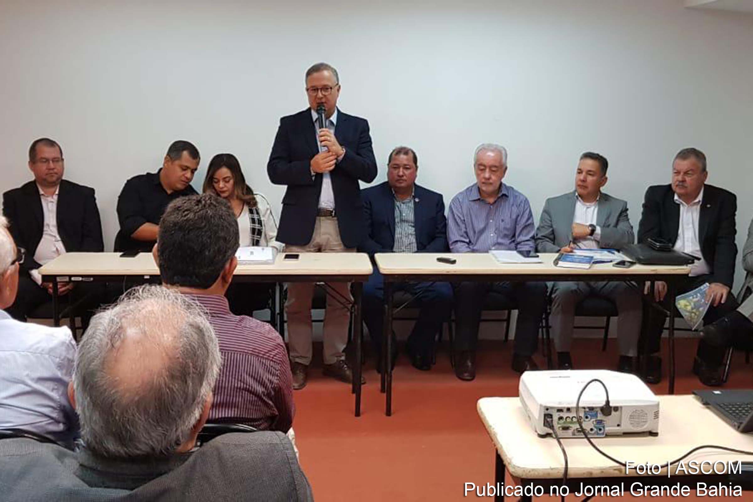 Secretário estadual Fábio Vilas-Boas palestra sobre políticas do setor saúde em Ilhéus.
