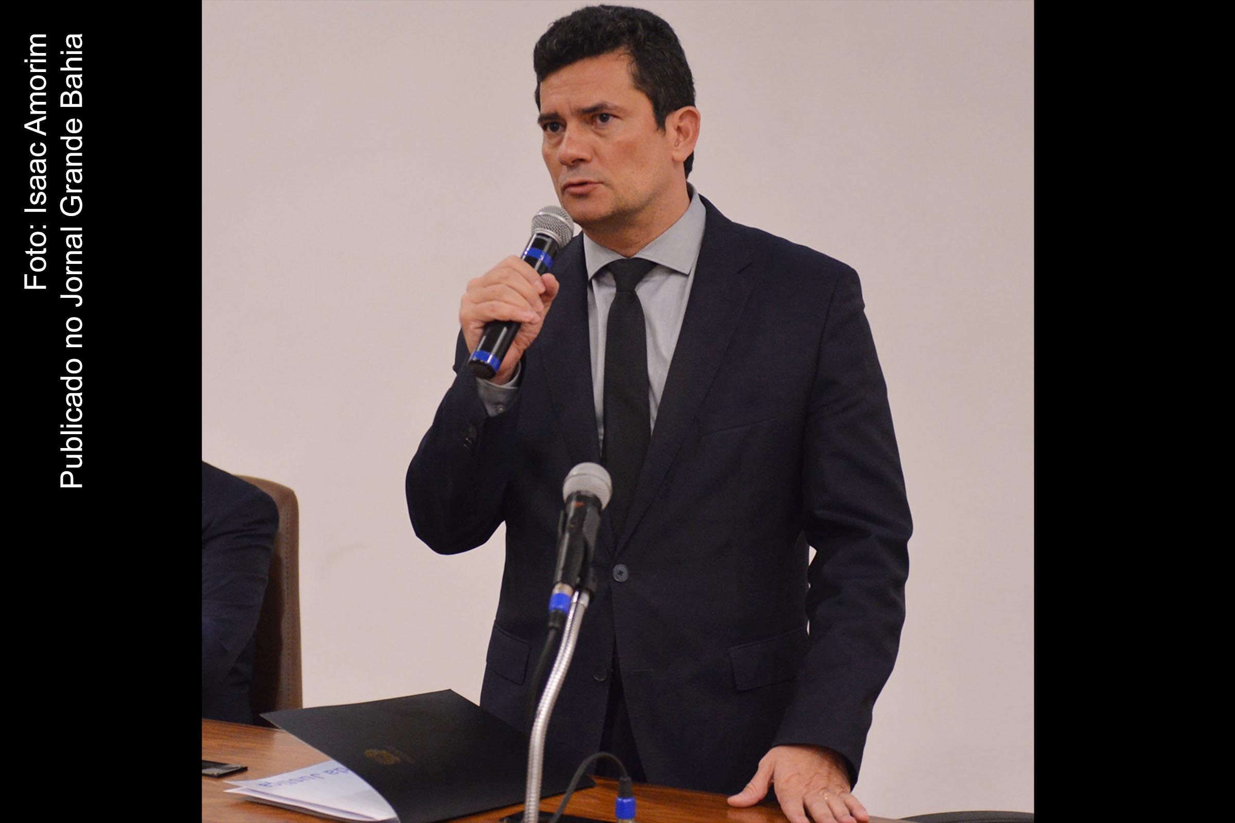 Diálogos atribuídos a membros da Lava Jato indicam que o então juiz Sérgio Moro considerava colaboração de ex-ministro petista “difícil de provar”, mas mesmo assim optou por divulgar conteúdo às vésperas da eleição presidencial.