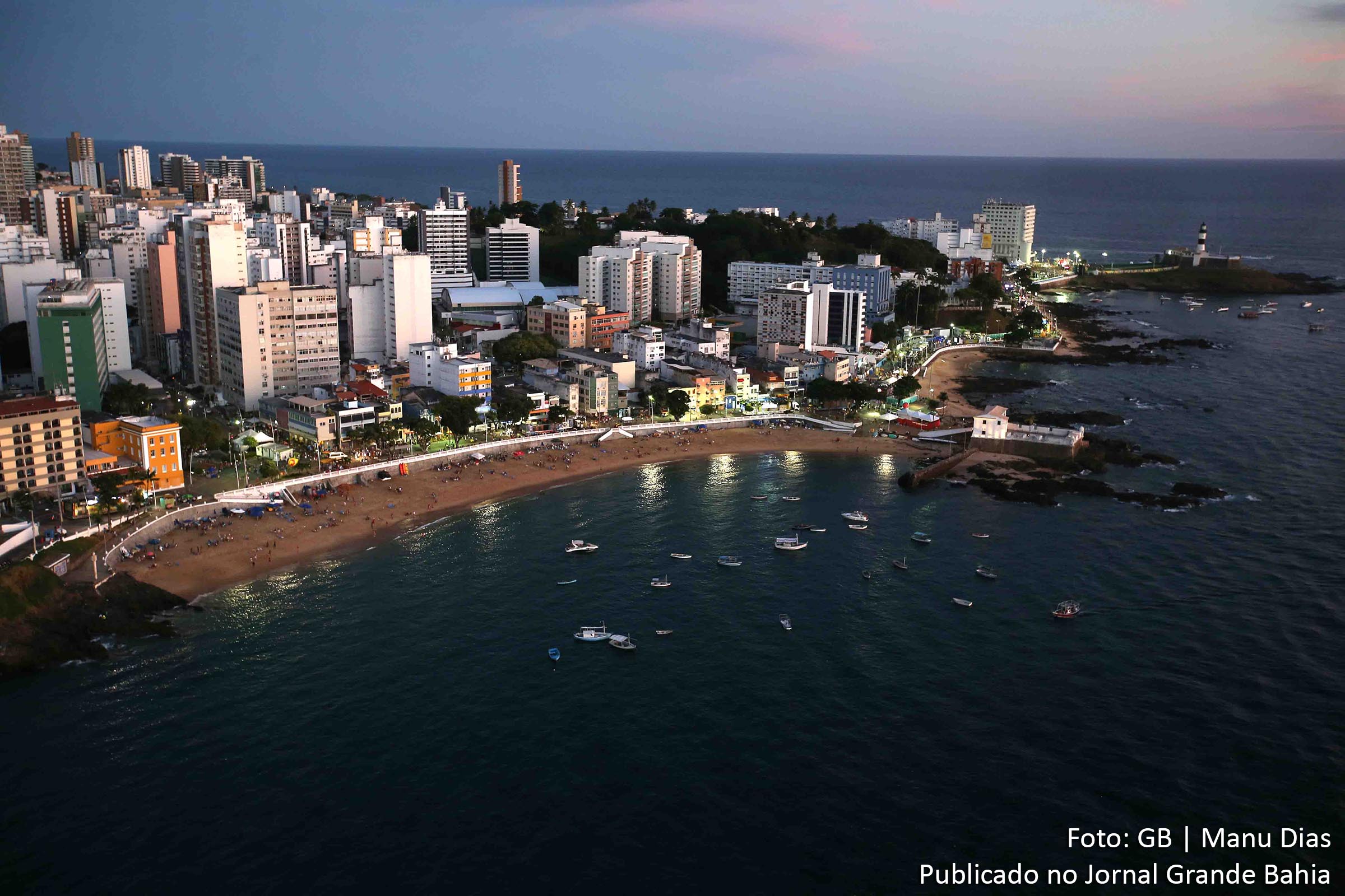 Vista aérea da região do Farol da Barra em Salvador.