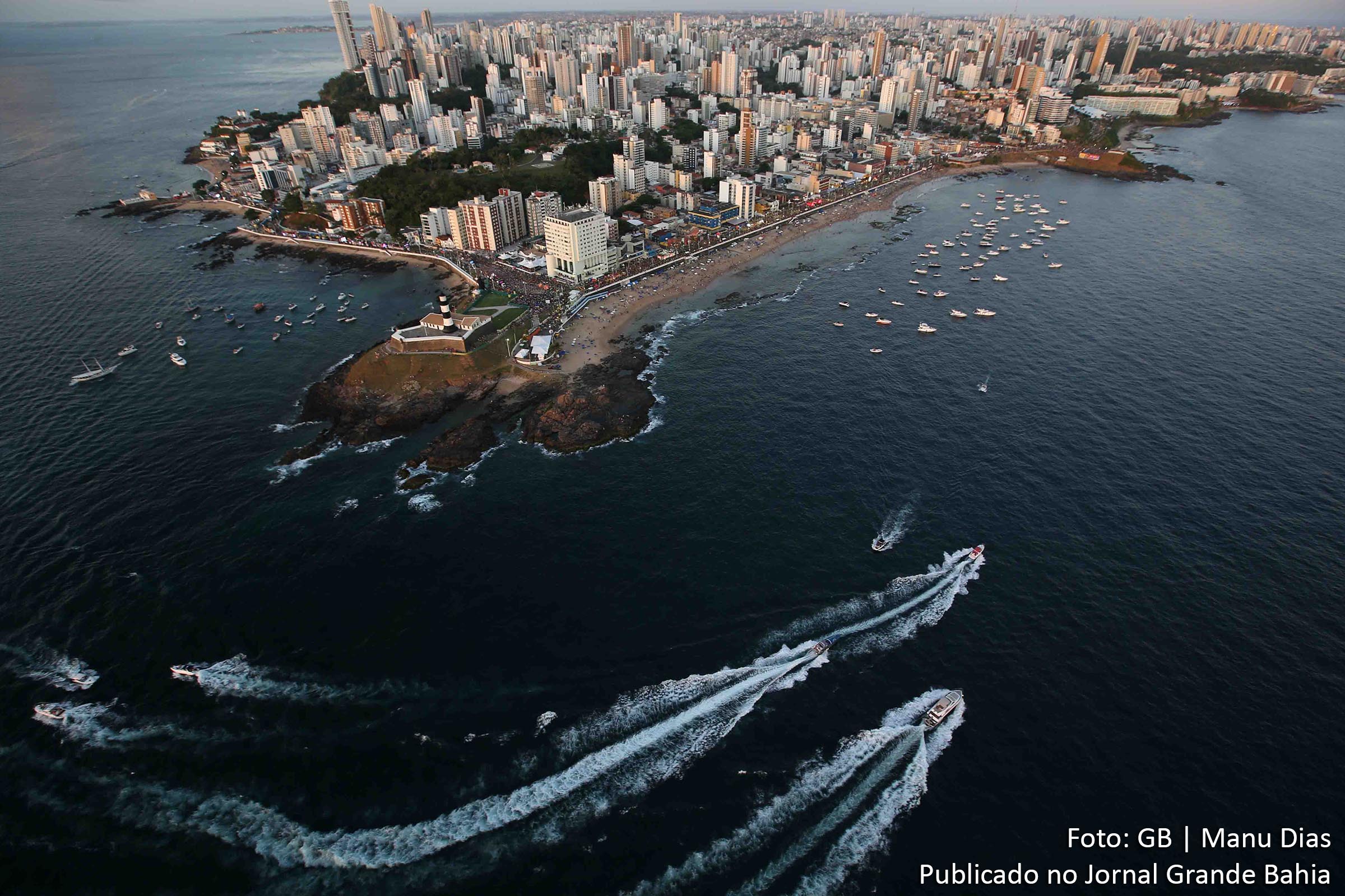 Vista aérea da região do Farol da Barra em Salvador.
