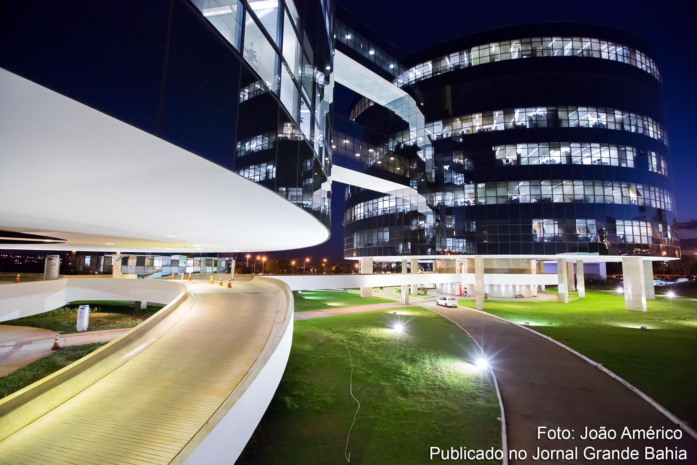 Vista noturna da sede da Procuradoria-Geral da República (PGR), em Brasília.