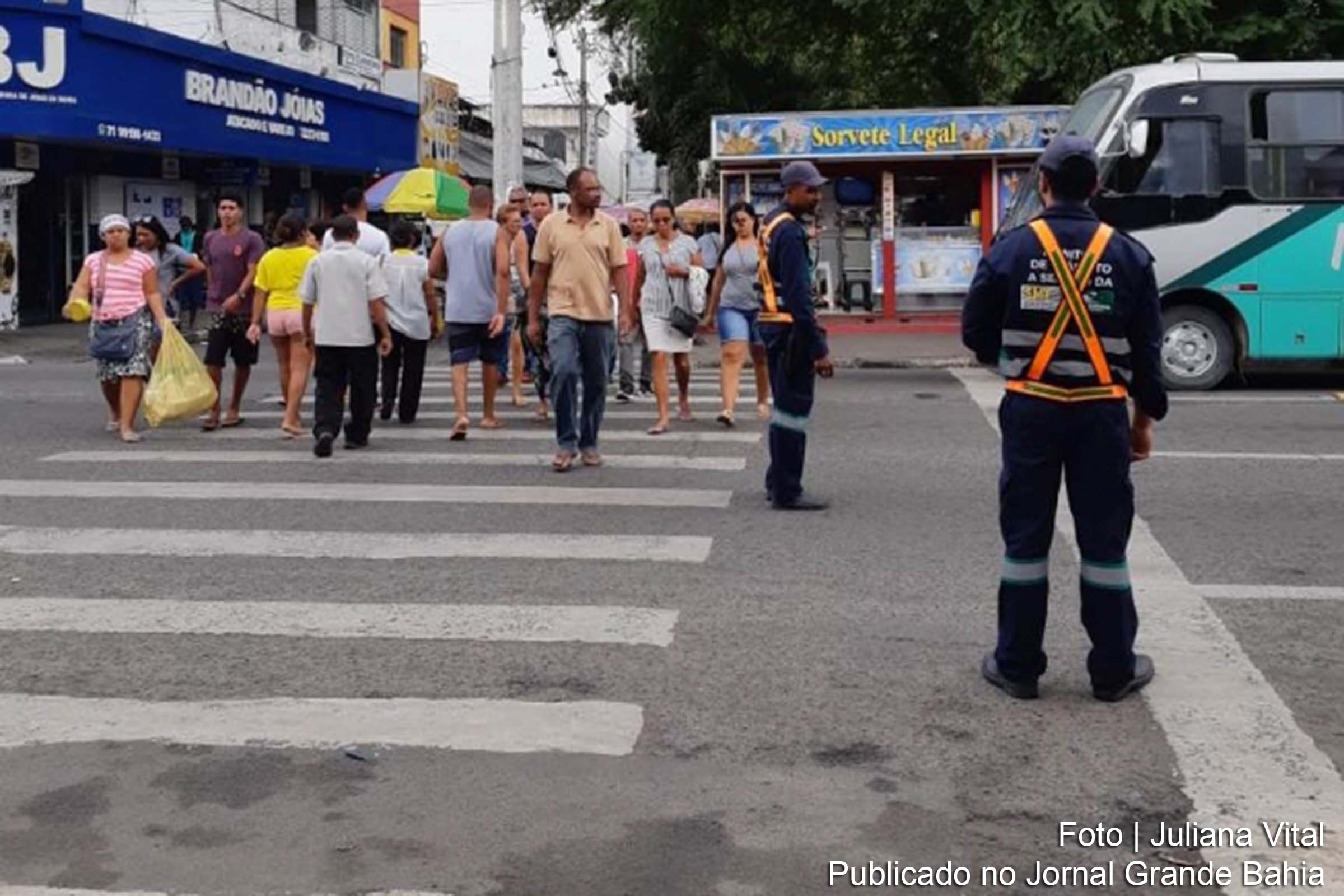 Atuação dos monitores de trânsito em Feira de Santana.