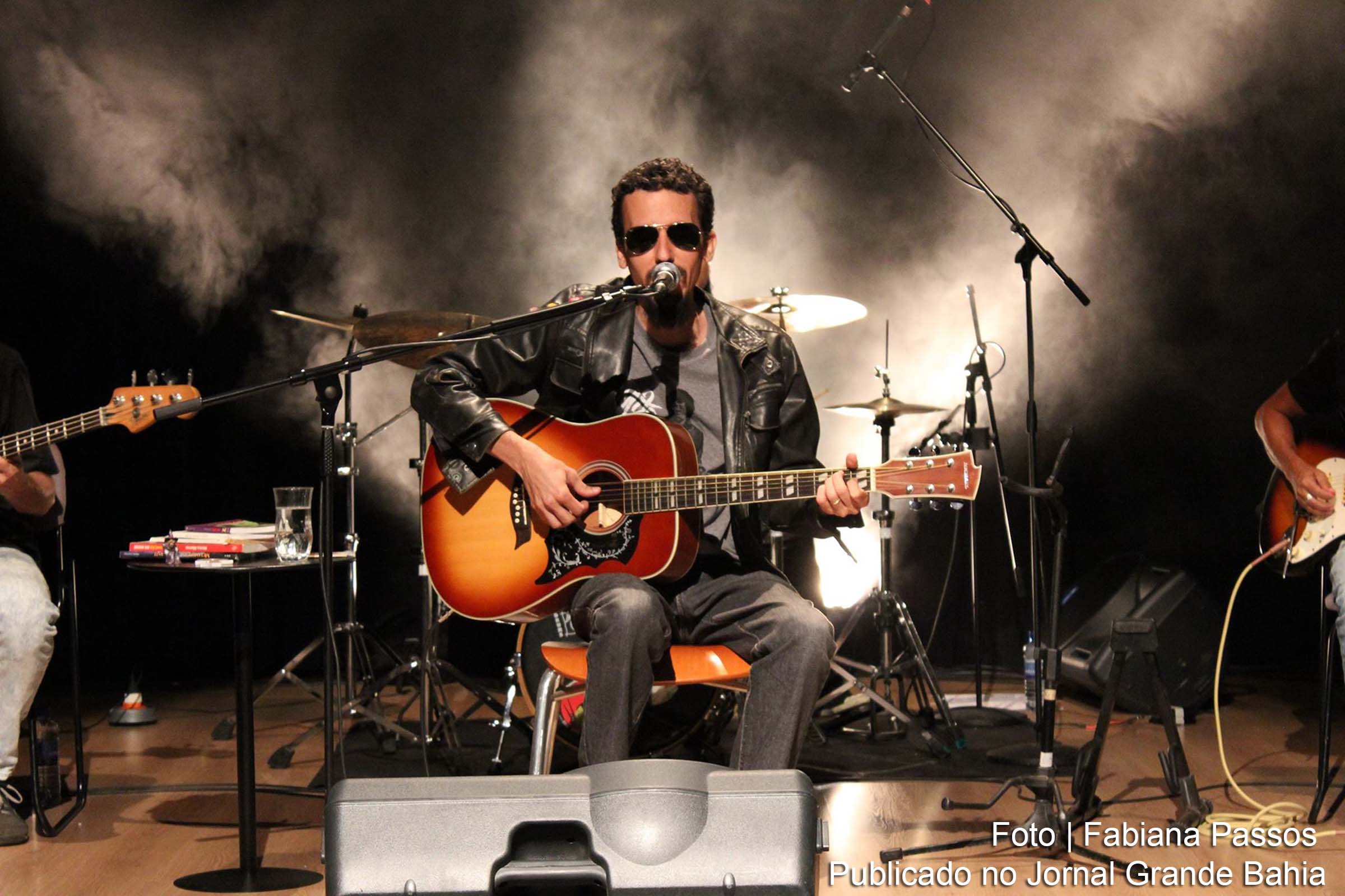 Cena do espetáculo ‘Contando Raul Seixas’.