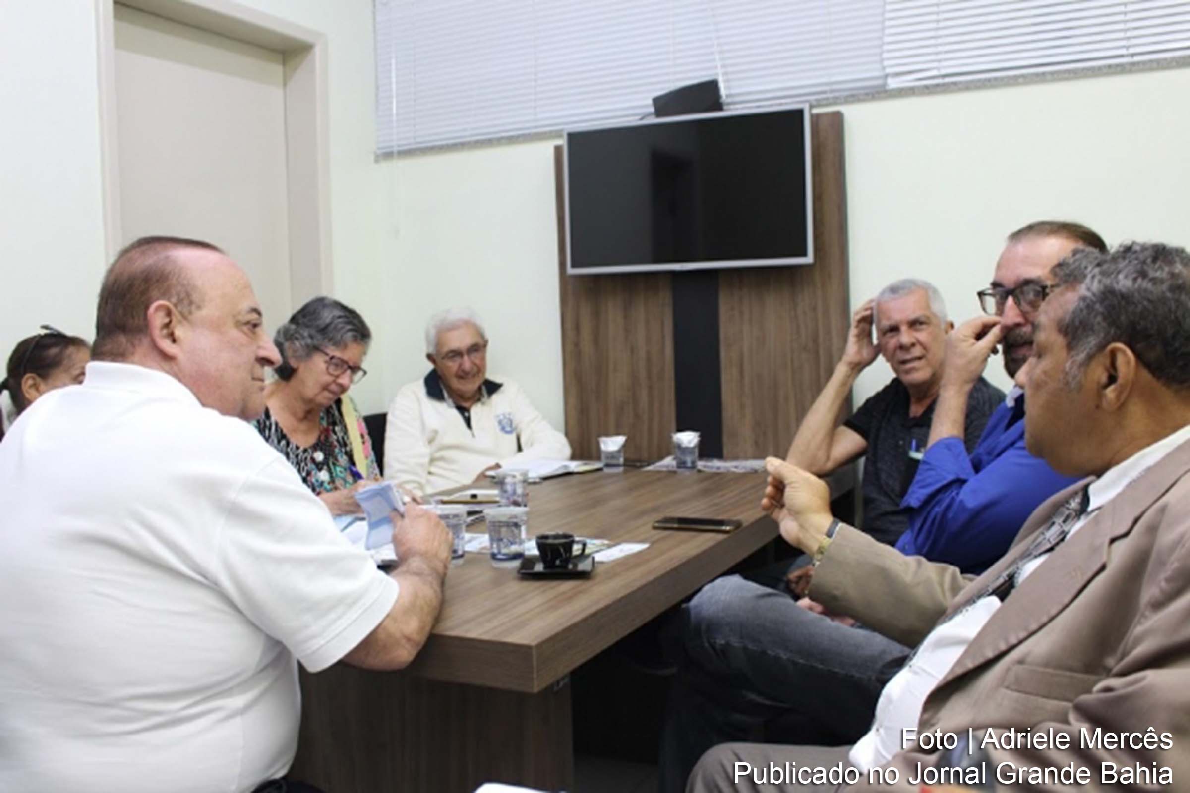 Dirigentes das sete academias artísticas, científicas e literárias de Feira de Santana se reuniram com o presidente da FUNTITEC, Antônio Carlos Coelho para discutir sobre o Casarão.