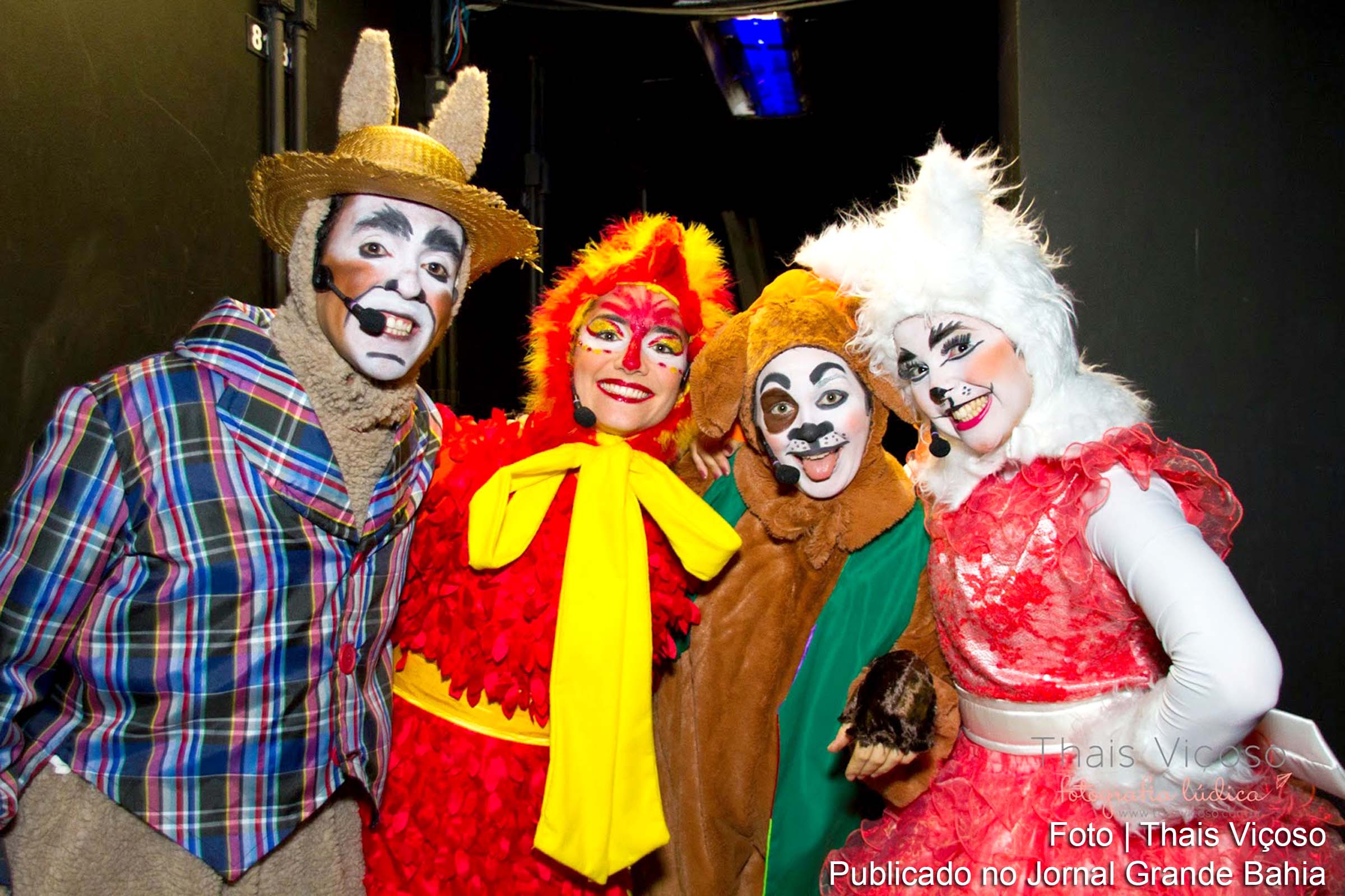 Elenco do espetáculo 'Os Saltimbancos'.