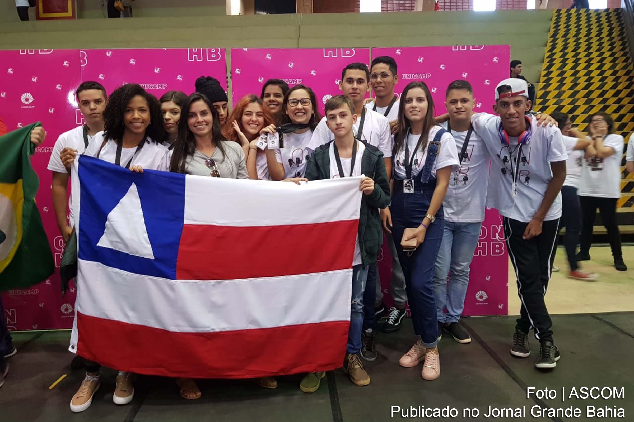 Estudantes do Colégio Estadual Governador Roberto Santos foram premiados com medalhas de bronze da 11ª Olimpíada Nacional em História do Brasil.