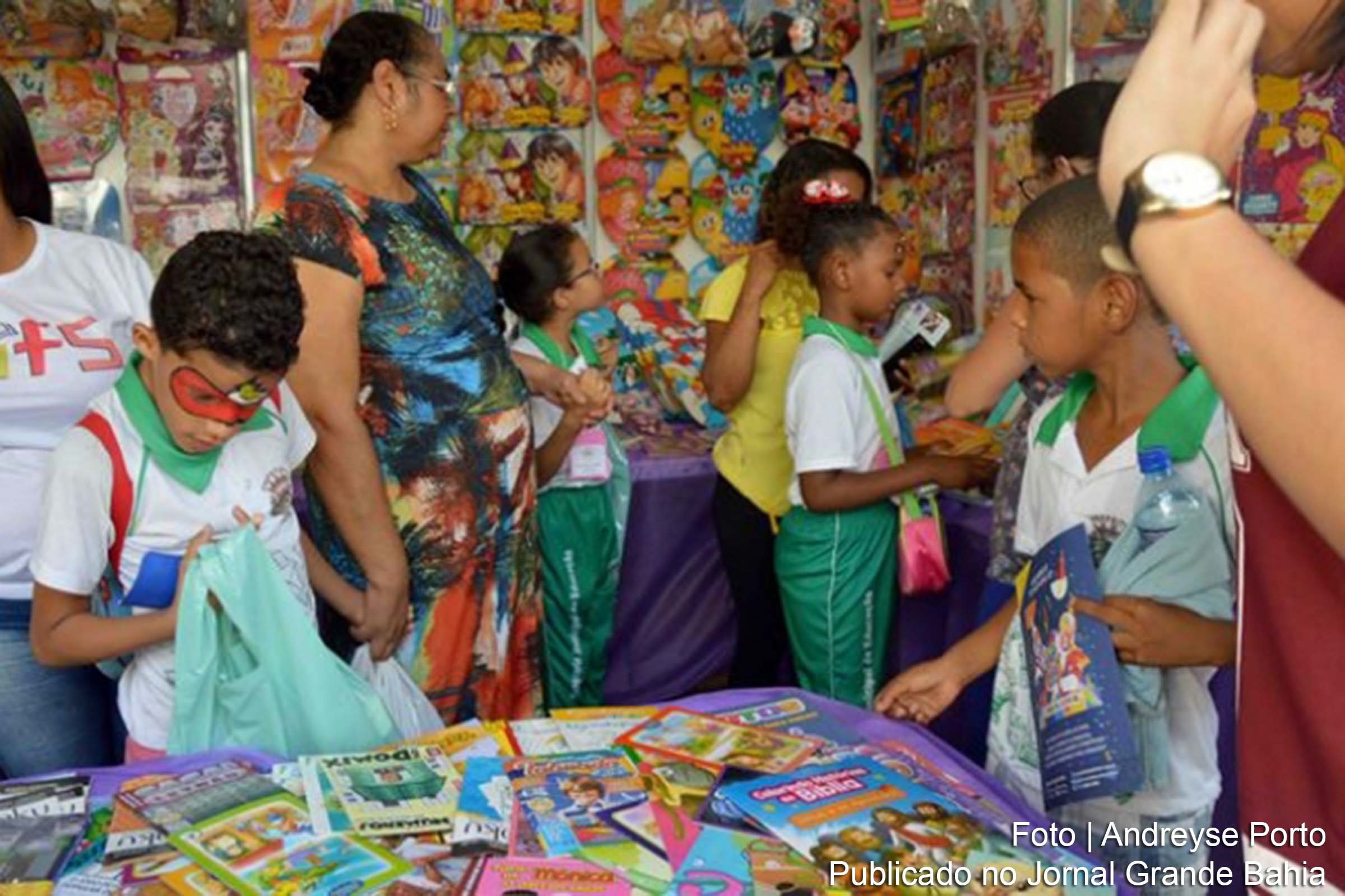 As escolas interessadas em receber vales-livros para estudantes usufruírem na 12ª Feira do Livro têm até 23 de agosto para realizar inscrição.