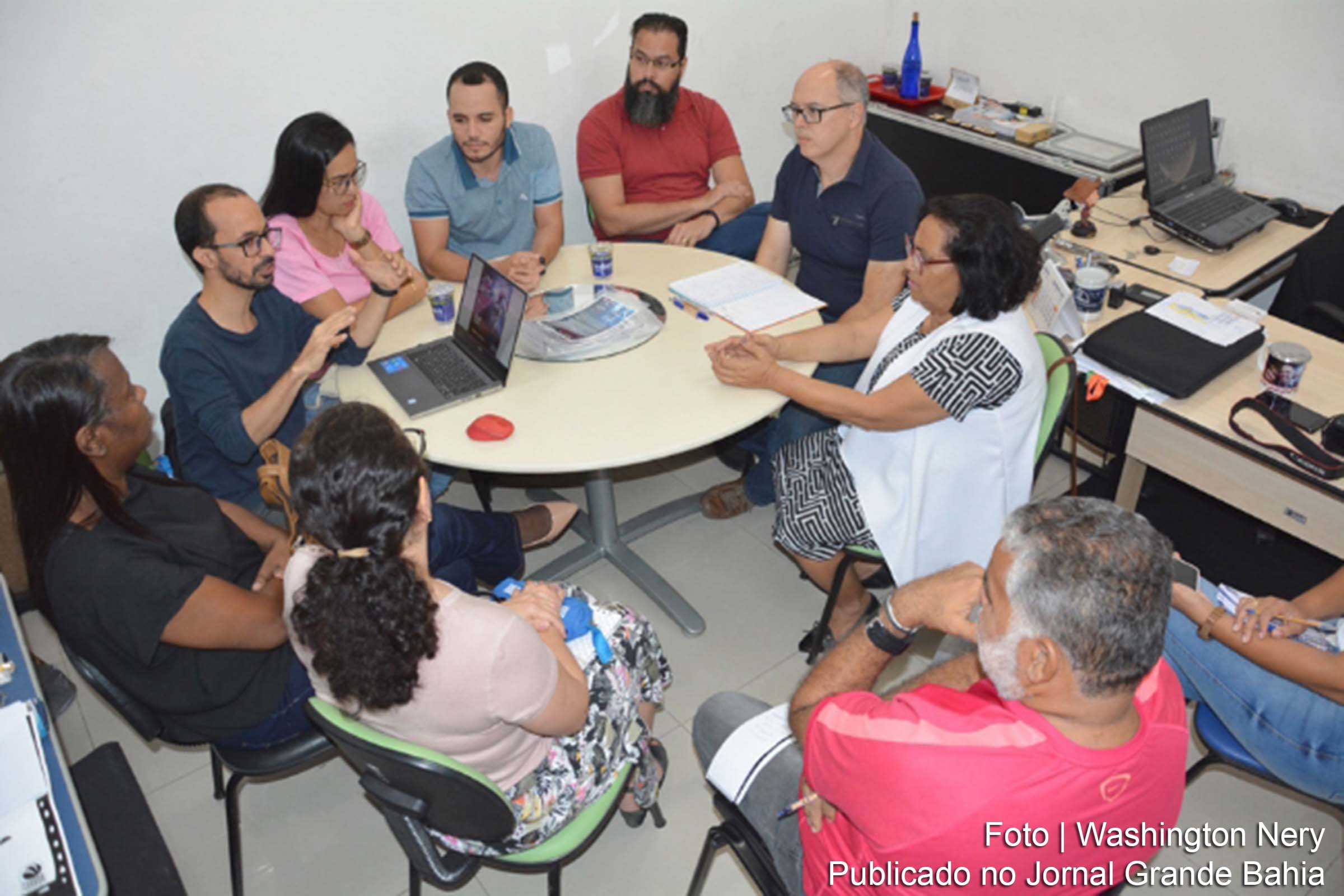 Grupo da coordenação do hackthon estiveram reunidos no Parque do Saber para acertar detalhes sobre a maratona.