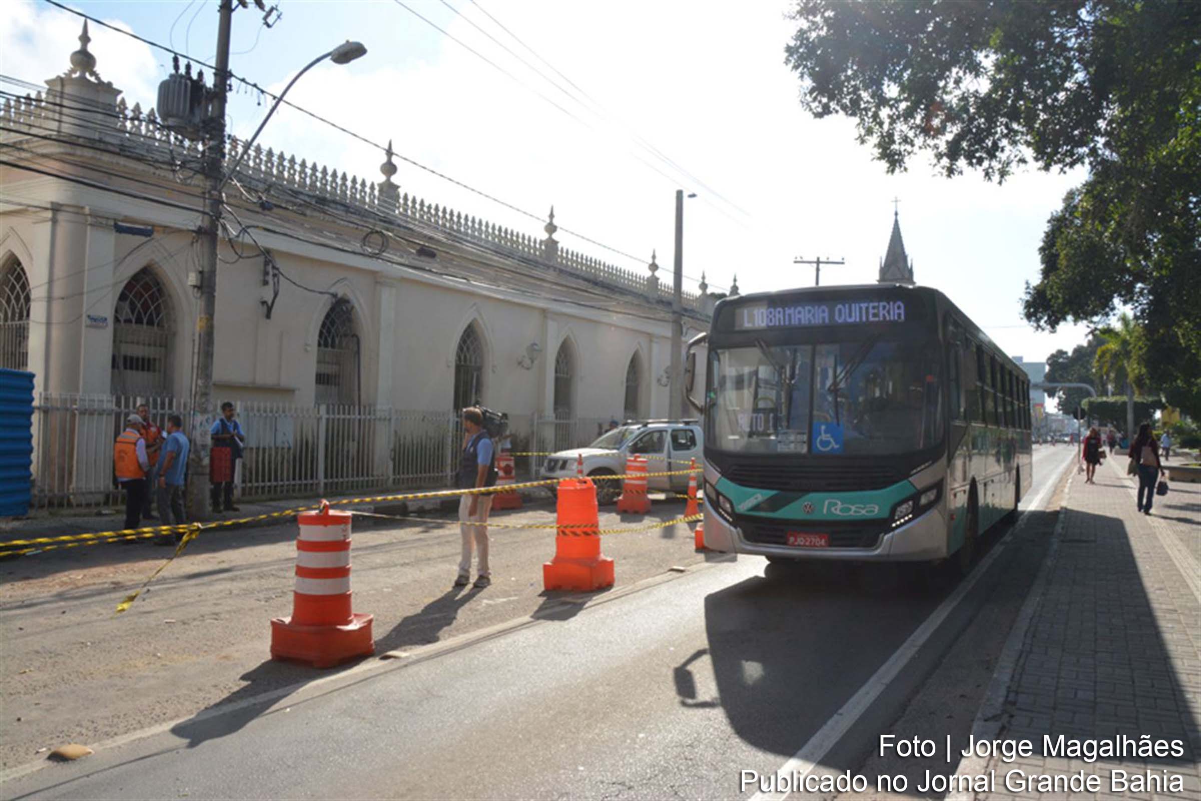 Foi decidia a liberação da uma das pistas da avenida para a passagem do transporte coletivo. A decisão veio após parecer da Defesa Civil e engenheiros em relação ao estado do Edifício Sarkis.