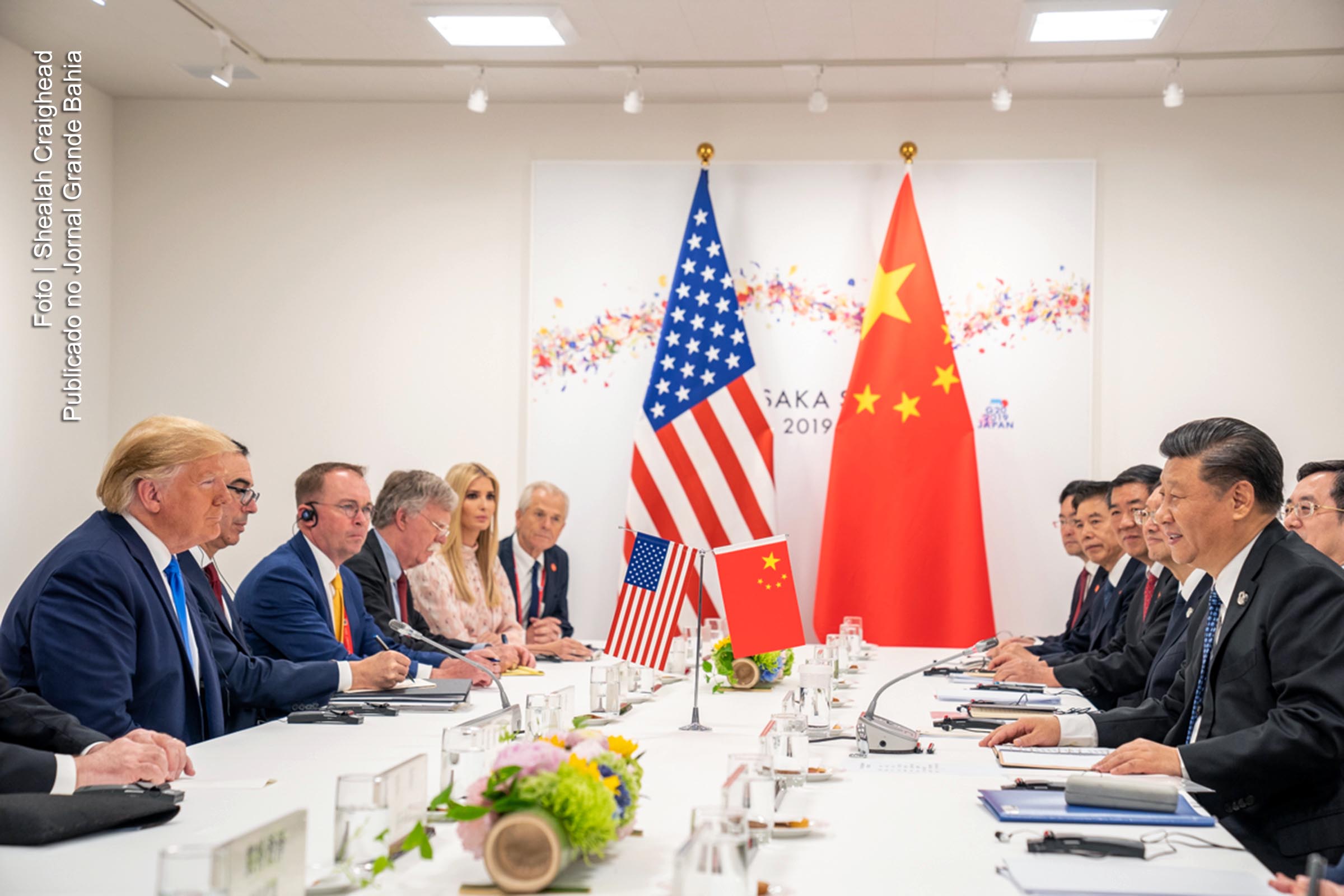 Presidentes Donald Trump e Xí Jìnpíng protagonizam guerra comercial entre EUA e China.