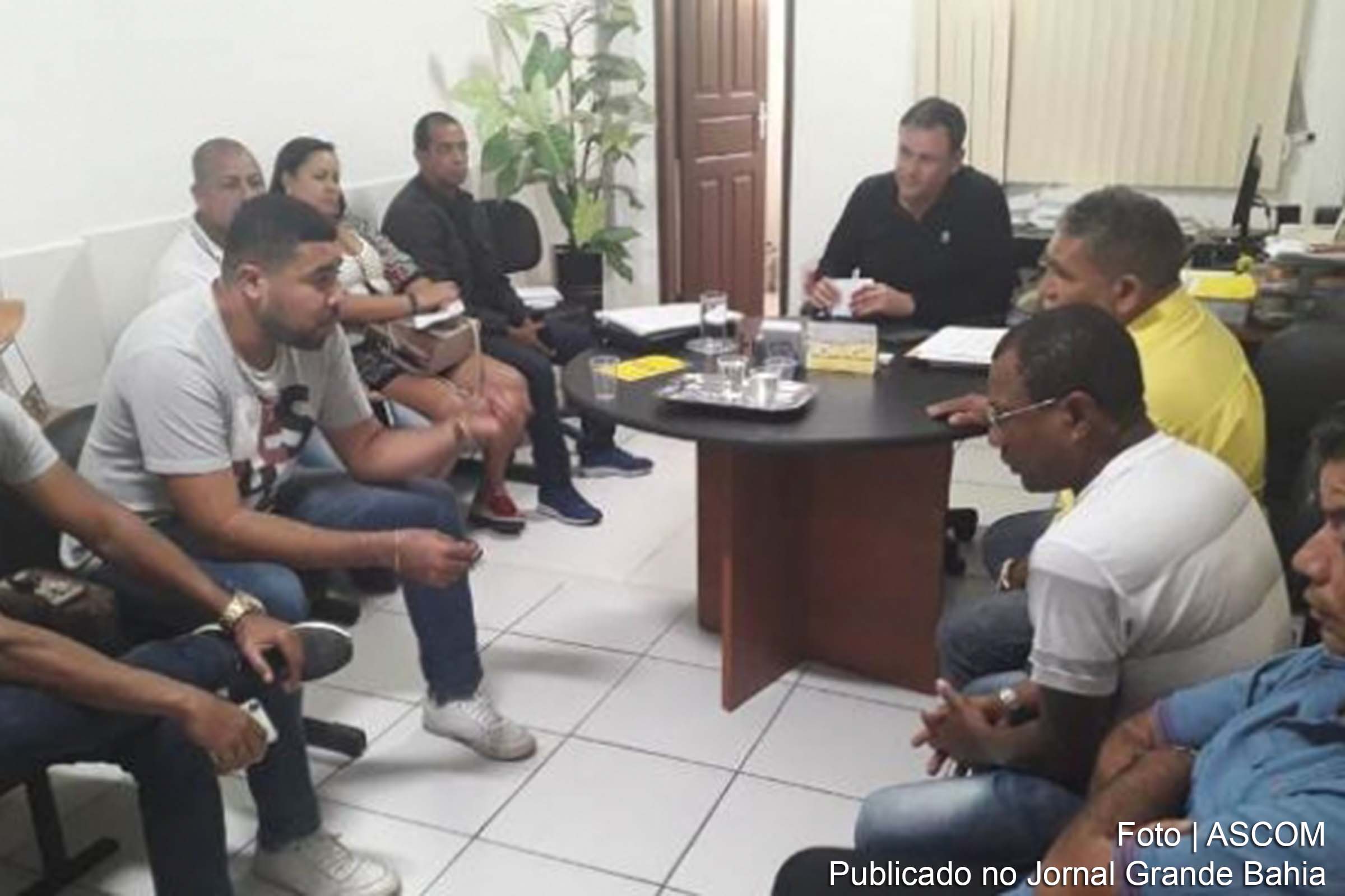 Reunião entre o secretário da SETTDEC, Antônio Carlos Borges Júnior e vendedores ambulantes.