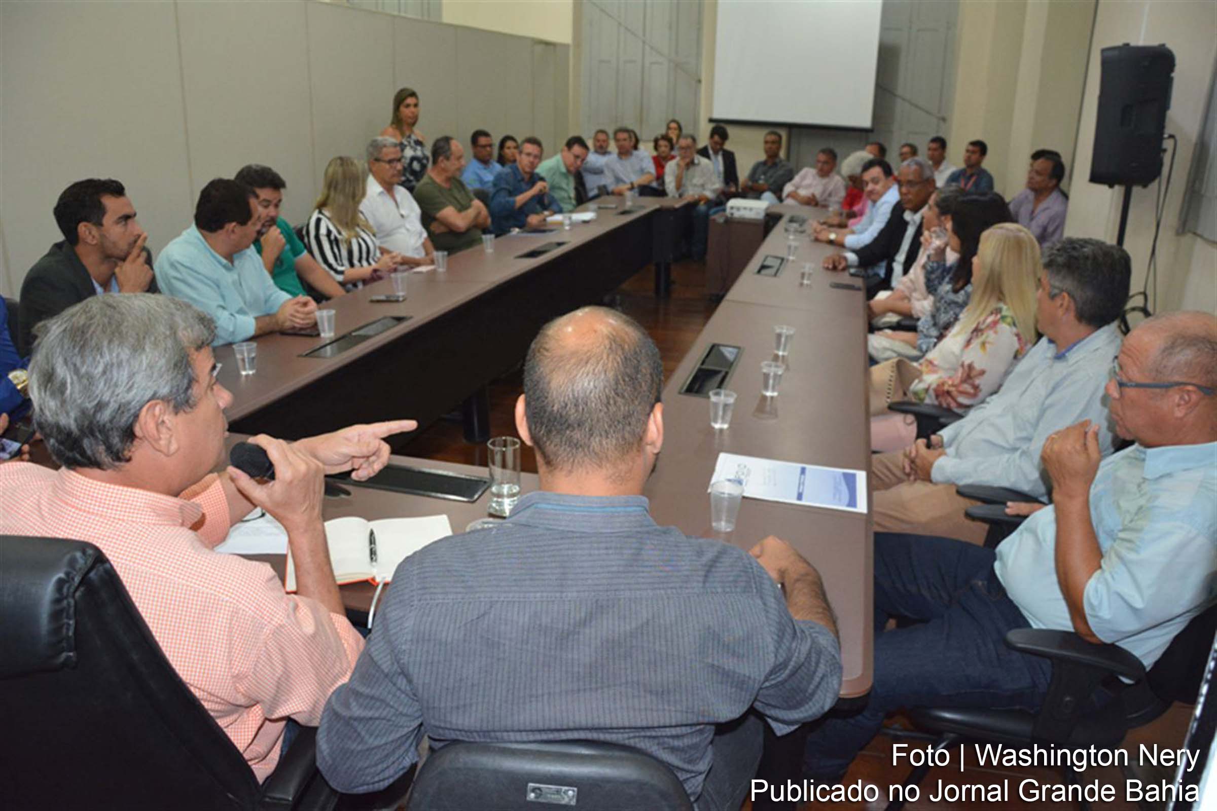 Reunião técnica promovida pela Prefeitura para discutir sobre restauração do Edifício Sarkis.