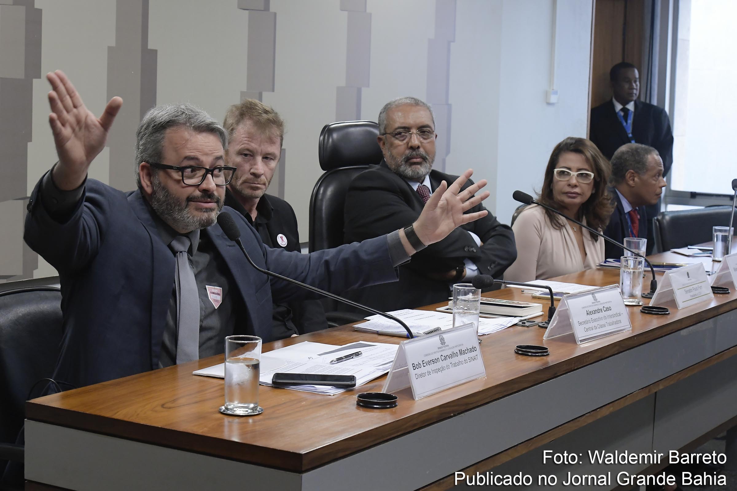 Senadores debatem Previdência e Trabalho, com foco nas relações de trabalho e a liberdade econômica.