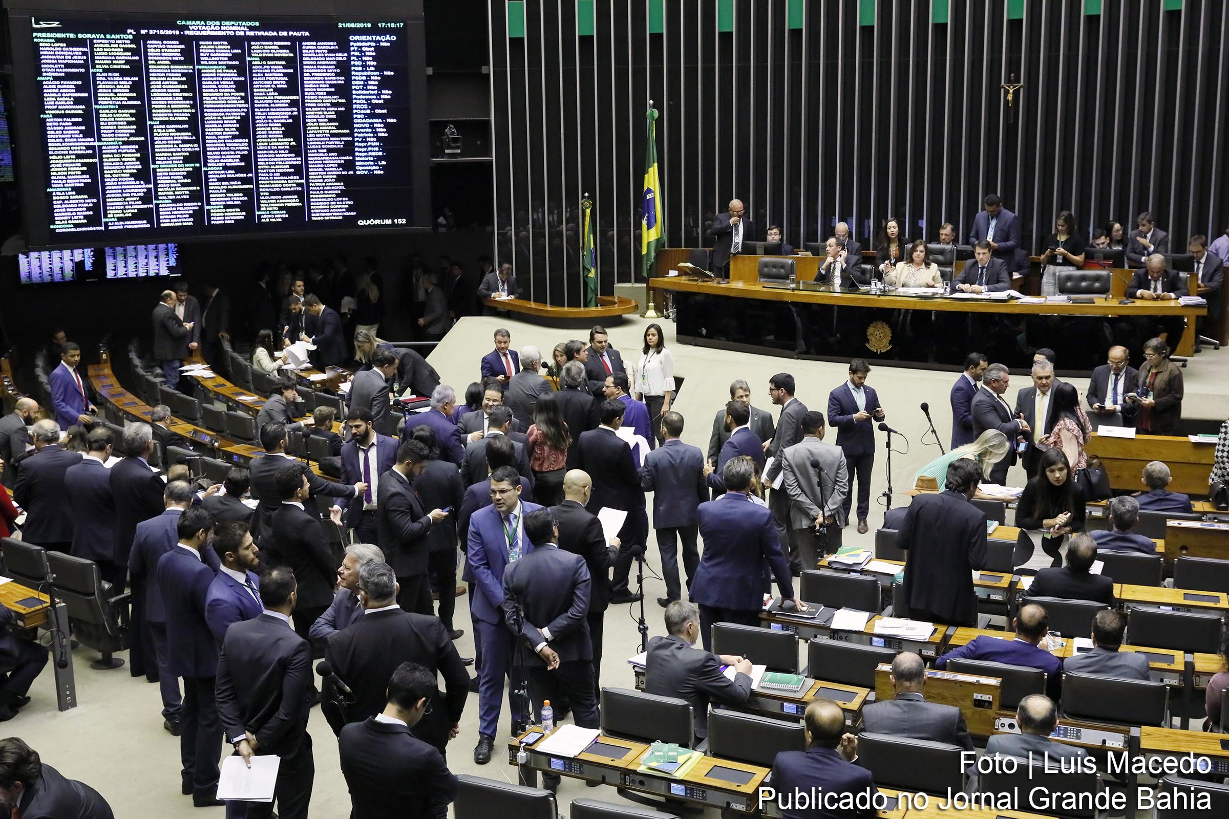 Deputados criticam queimadas na Amazônia; Governo Bolsonaro age como genocida do meio ambiente