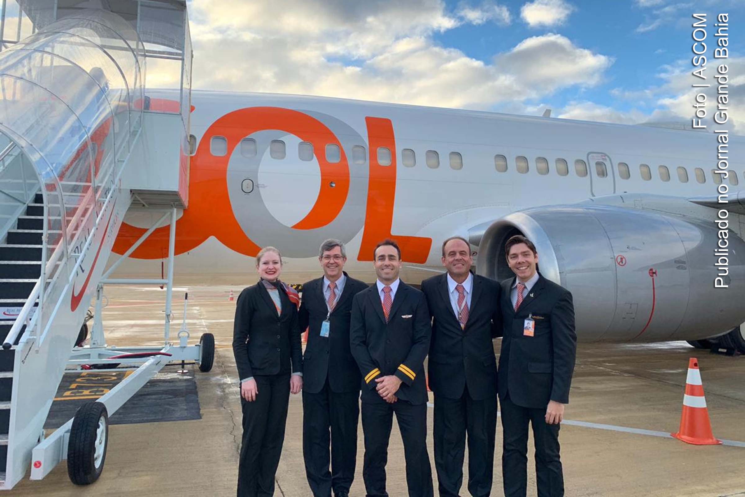 Tripulação do voo inaugural da Gol para o trecho Guarulhos-Vitória da Conquista.