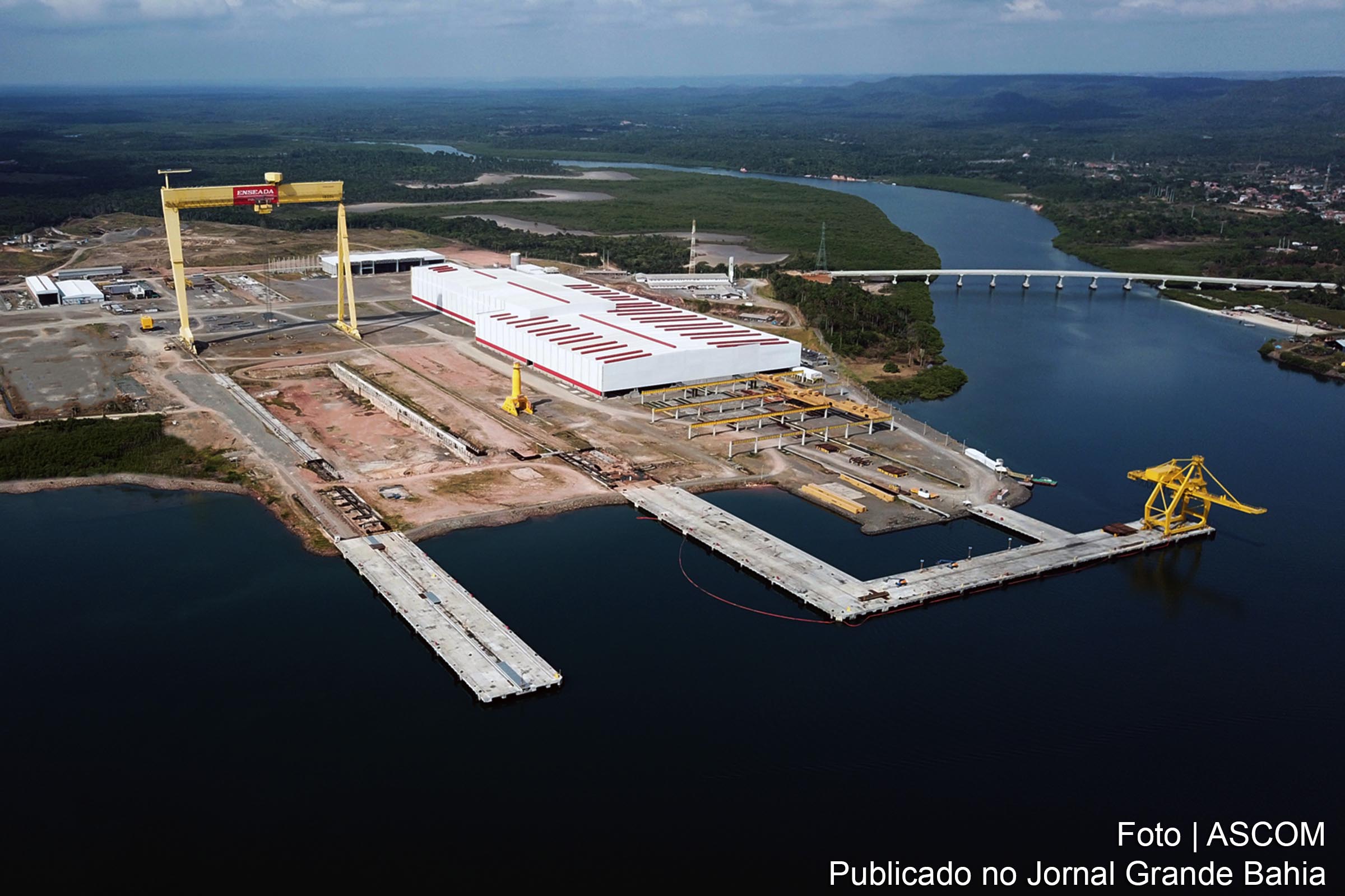Vista aérea do Enseada Indústria Naval (anteriormente denominado Estaleiro Enseada do Paraguaçu EEPSA).