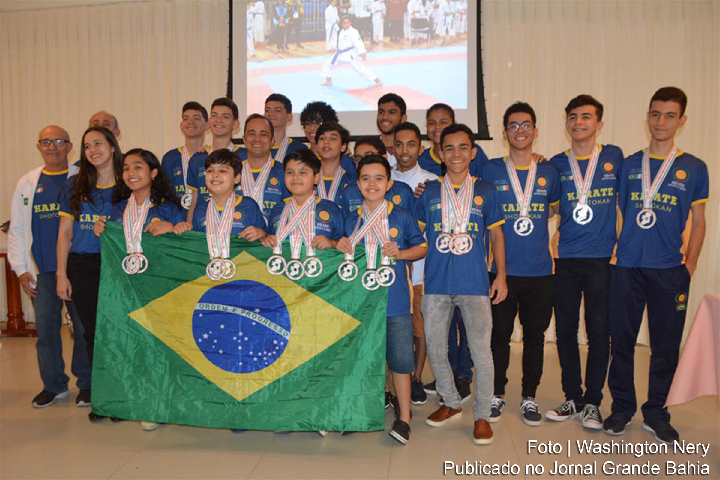 Seleção Brasileira que disputou o 5º Campeonato Internacional de Karatê Shotokan/JKS, a delegação feirense ganhou 19 medalhas.