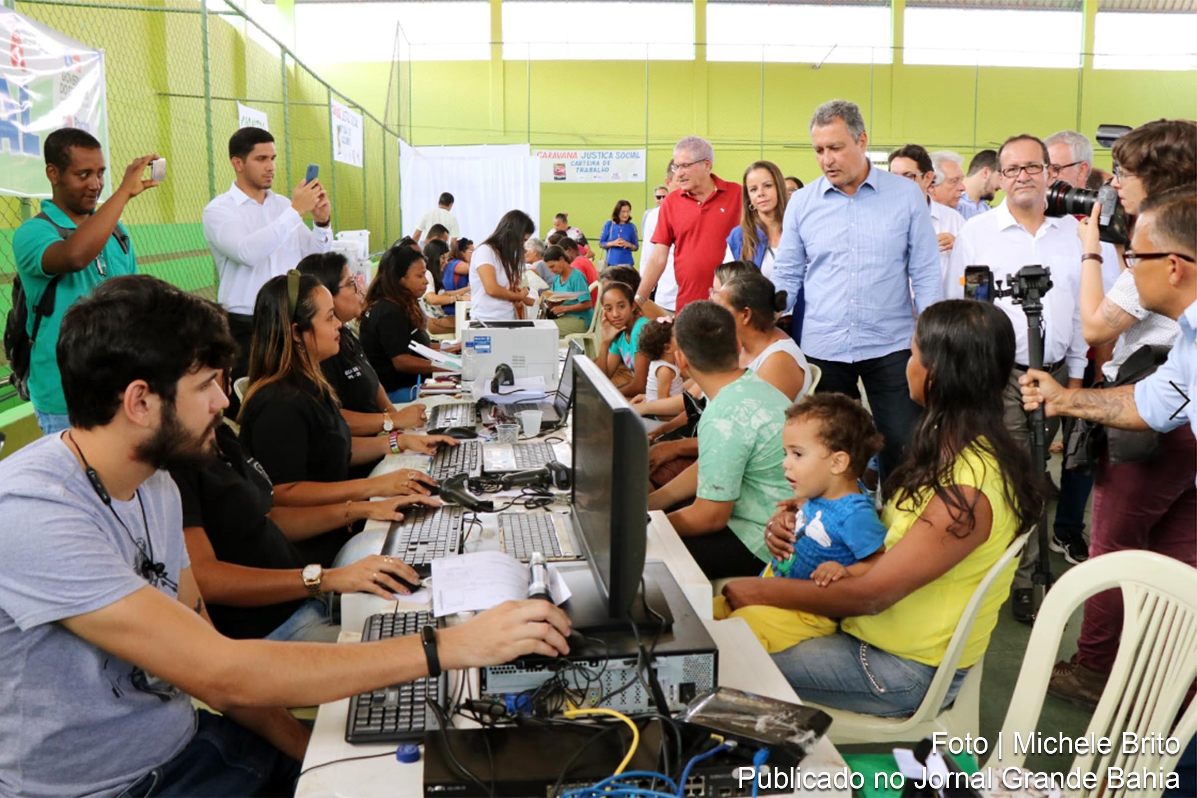 Governador Rui Costa visita Caravana da Justiça Social em Ituaçu