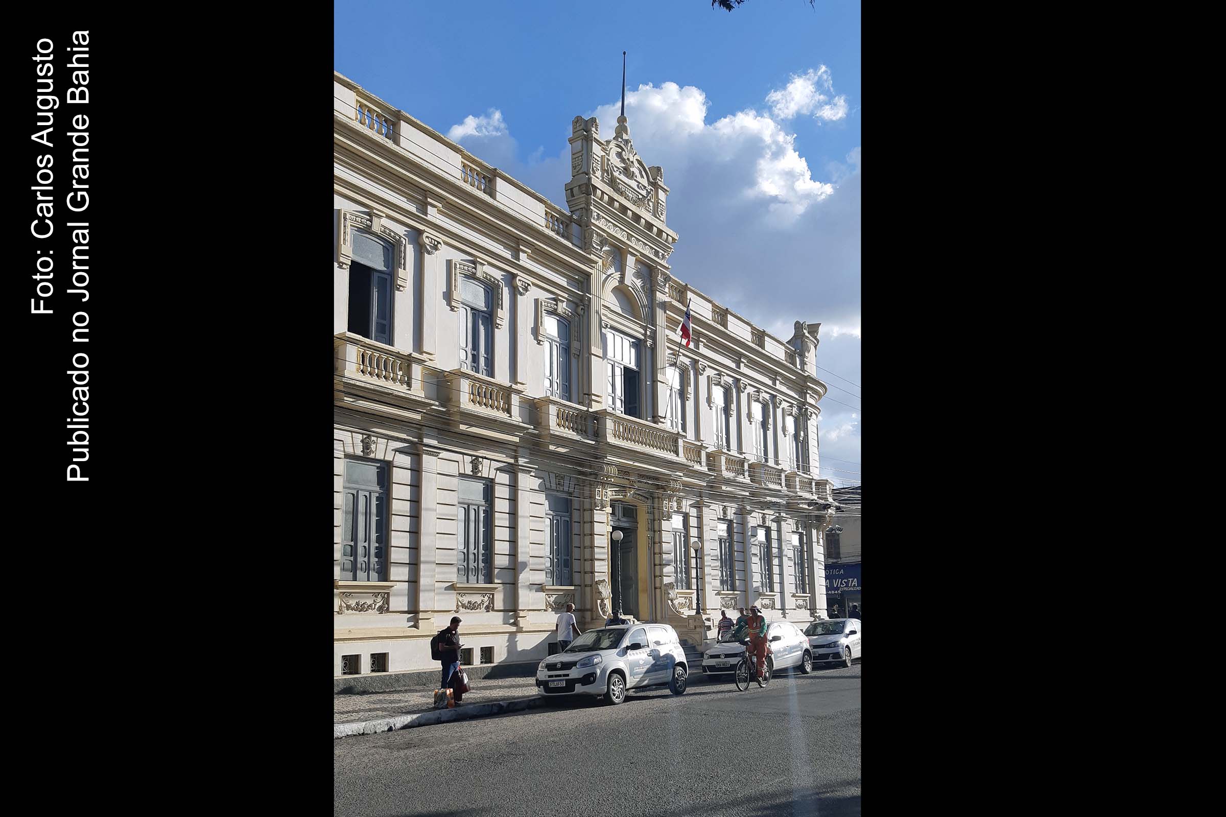 Fachada do Paço Maria Quitéria, sede da Prefeitura de Feira de Santana.