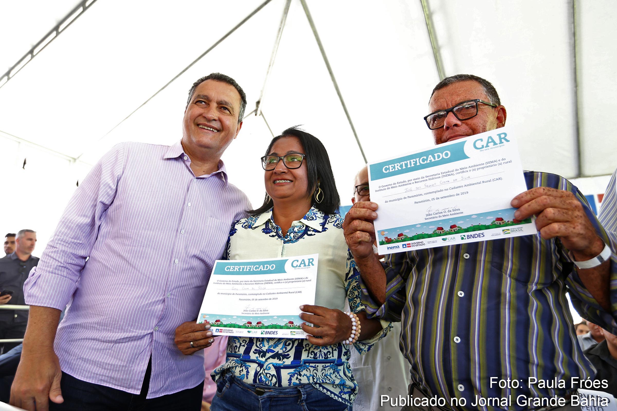 Governador Rui Costa entrega certificados do Cadastro Rural à produtores de Paramirim.