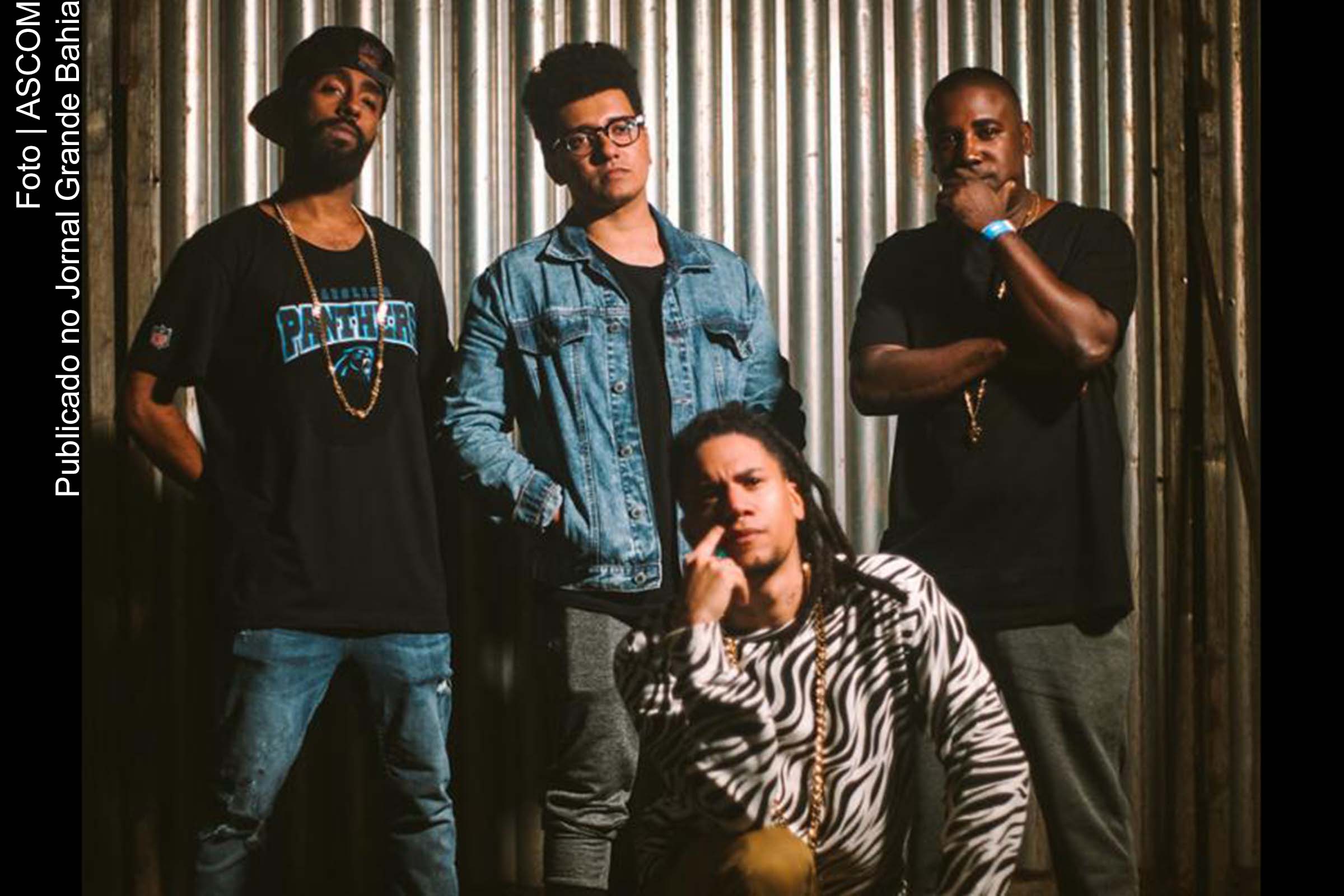 Banda Àttooxxá explora a sua 'biodiversidade' percussiva, no Largo Tereza Batista.