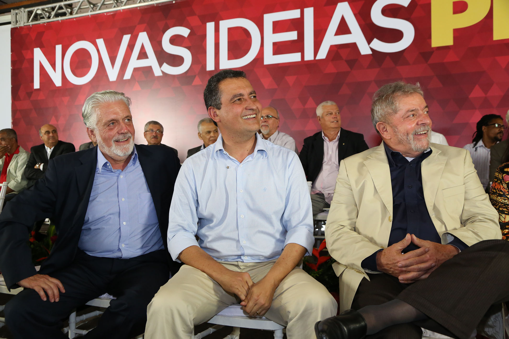 No registro de 12 de maio de 2014, o ex-governador Jaques Wagner, atual senador da República; Rui Costa, governador da Bahia e Luiz Inácio Lula da Silva, ex-presidente da República. Unidade ideológica e governos exitosos unificam petistas.