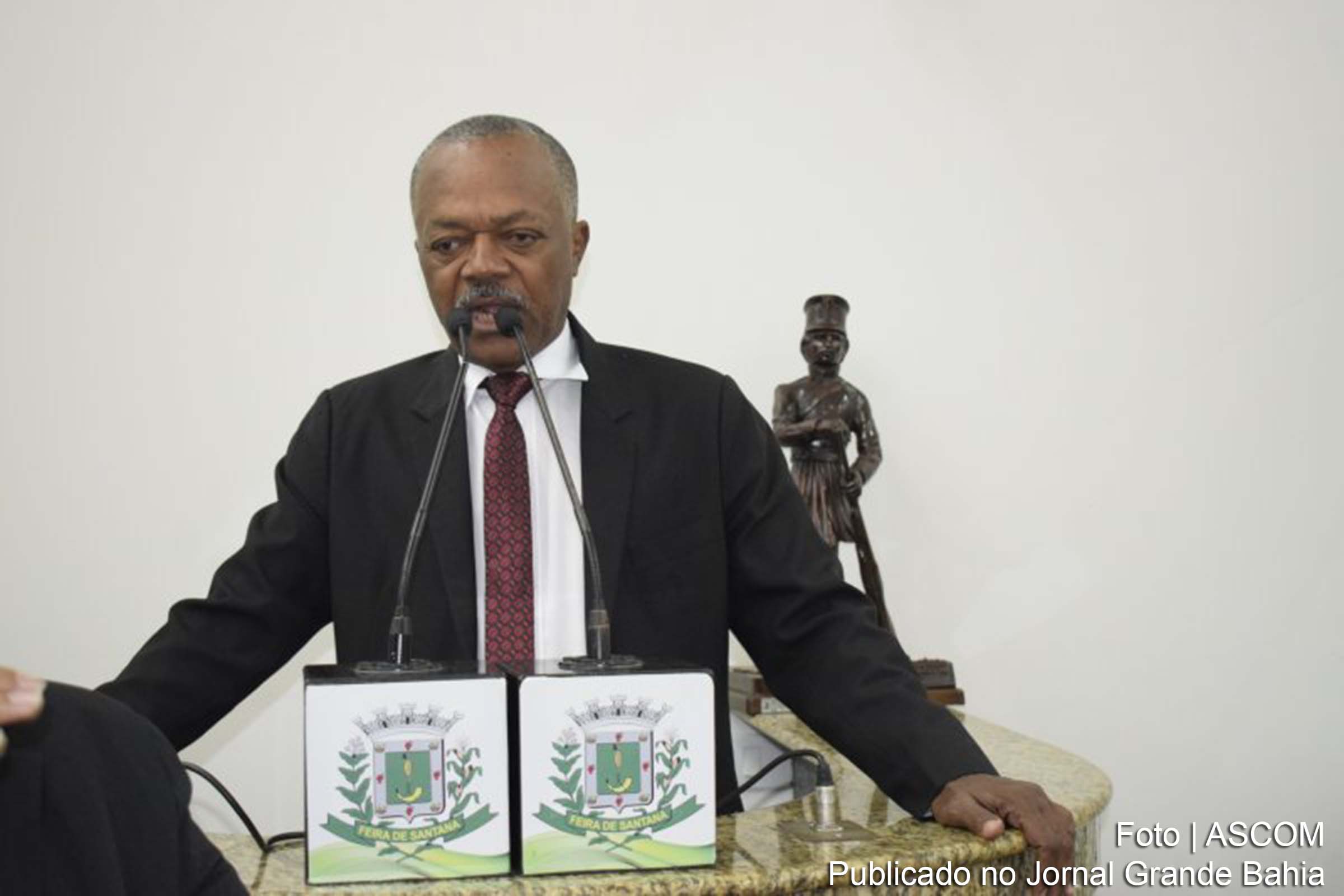 João dos Santos (João Bililiu): mesmo nessa manhã chuvosa o povo esteve presente para ver o nosso prefeito trabalhar. O trabalho não para em Feira, parabéns ao nosso gestor.