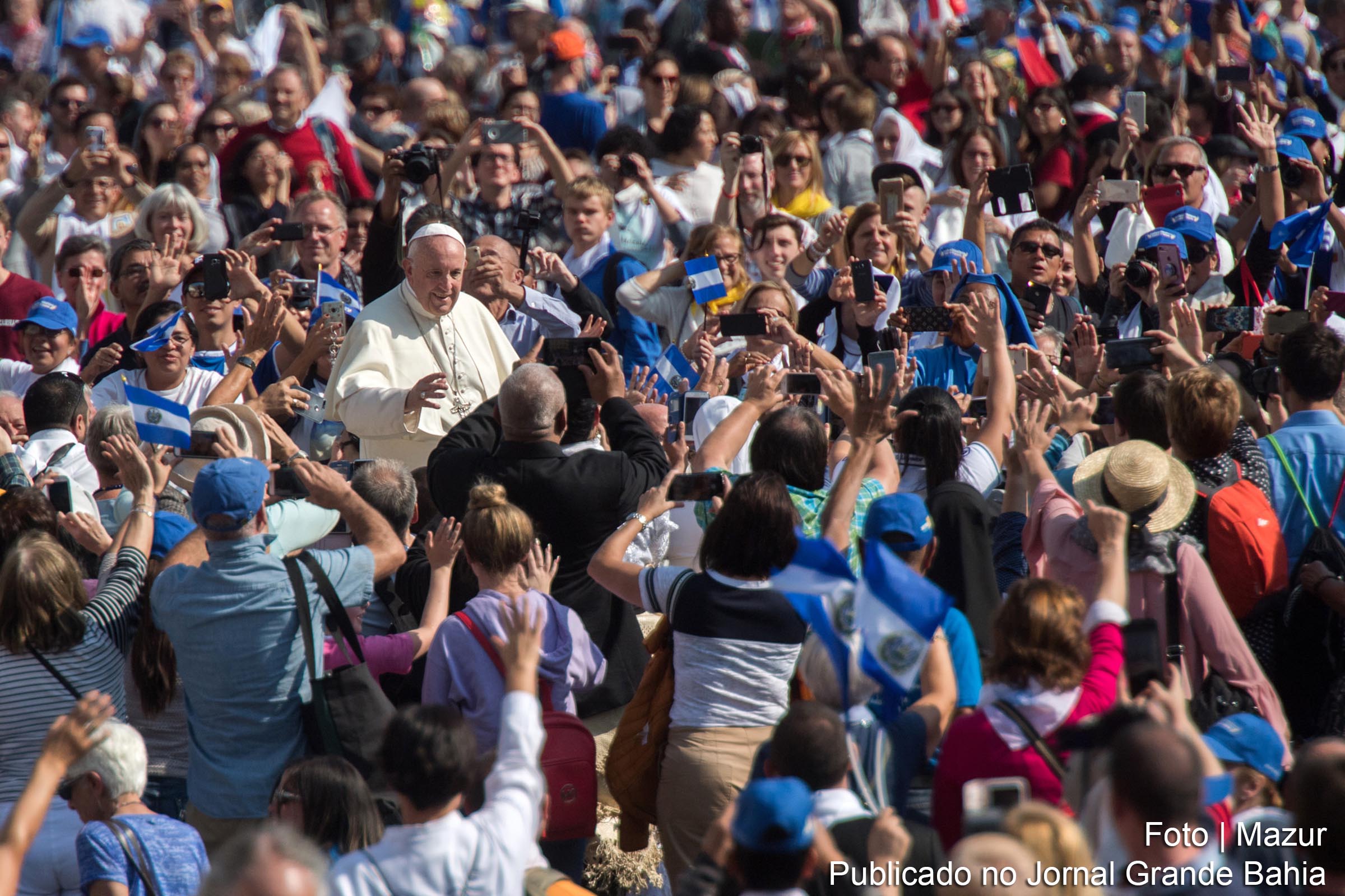 Em crítica aos EUA, Papa Francisco diz que países que fabricam armas de guerra fomentam migração, mas recusam refugiados