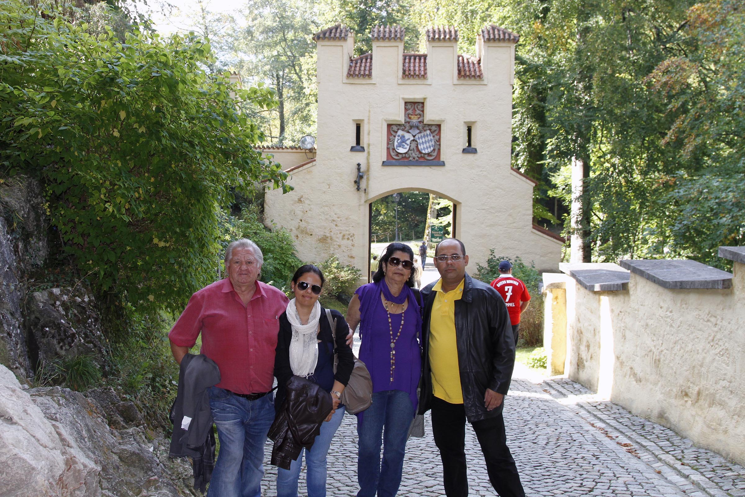 Faleceu em 06/09/2019, na cidade de Kaufbeuren (Alemanha), Peter Ullmann, cidadão bávaro com fortes vínculos familiares e afetivos com brasileiros residentes na região. A homenagem foi prestada por Carlos Augusto, jornalista e pai de Carla Patricia, enteada de Peter. A despedida ressalta momentos compartilhados e o legado de convivência entre culturas.