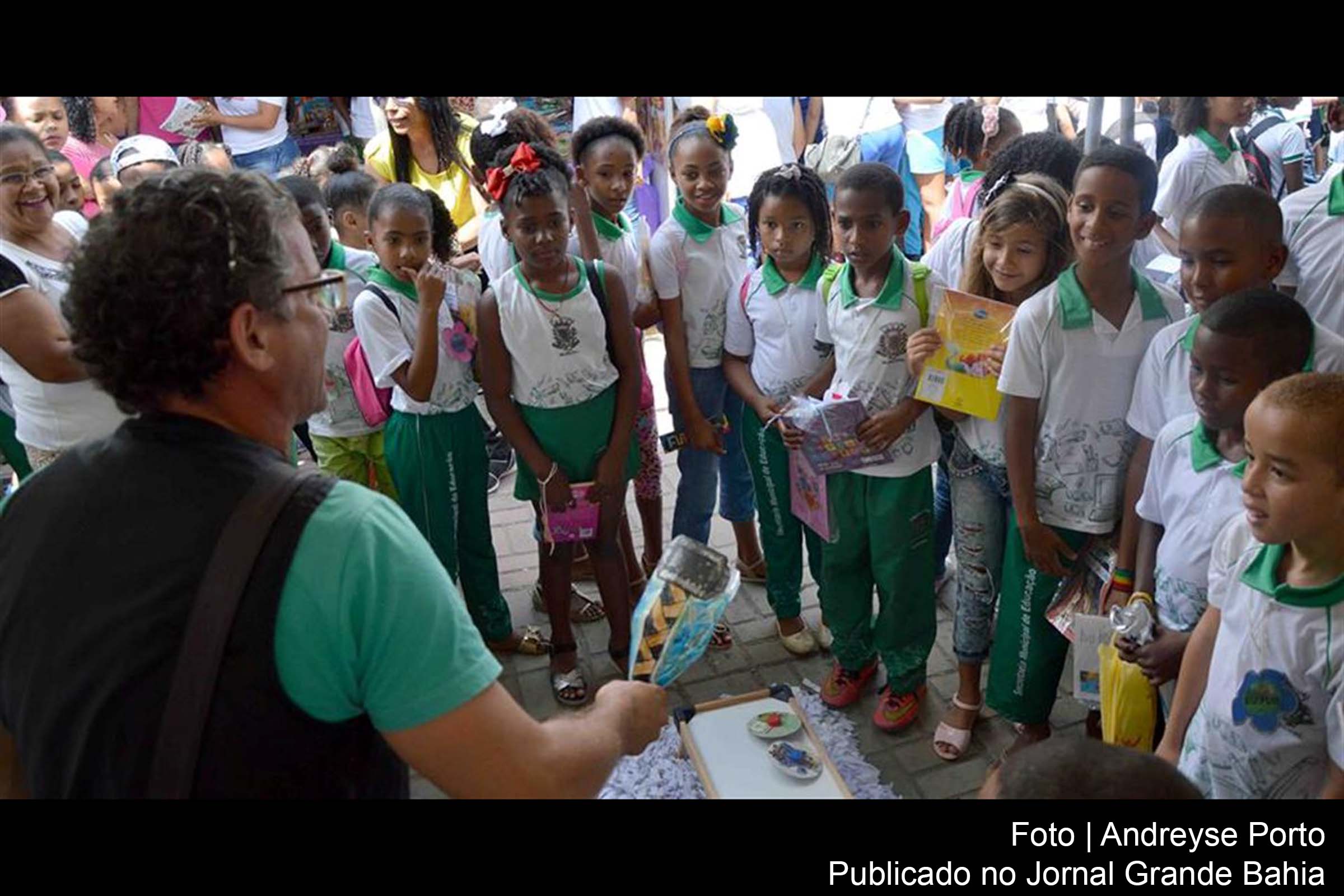 Prefeitura de Feira de Santana divulga lista de escolas municipais selecionadas para visitar a 12ª Feira do Livro.