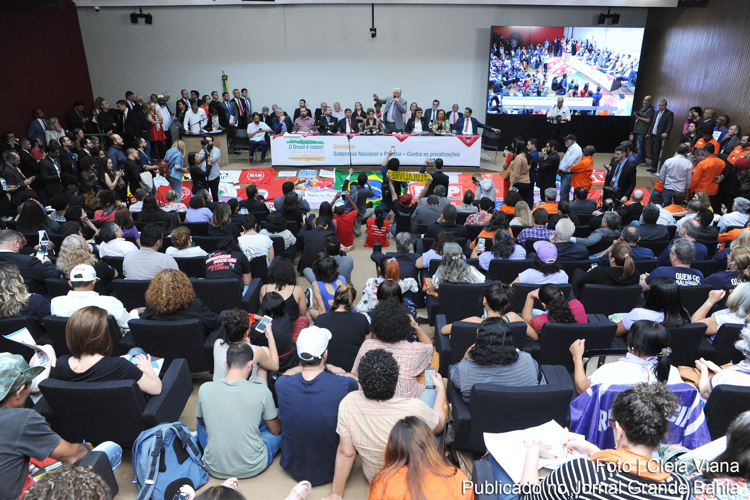 Seminário da Comissão de Trabalho reuniu lideranças da oposição na Câmara dos Deputados. Evento marcou lançamento de Frente Parlamentar Mista em Defesa da Soberania Nacional.