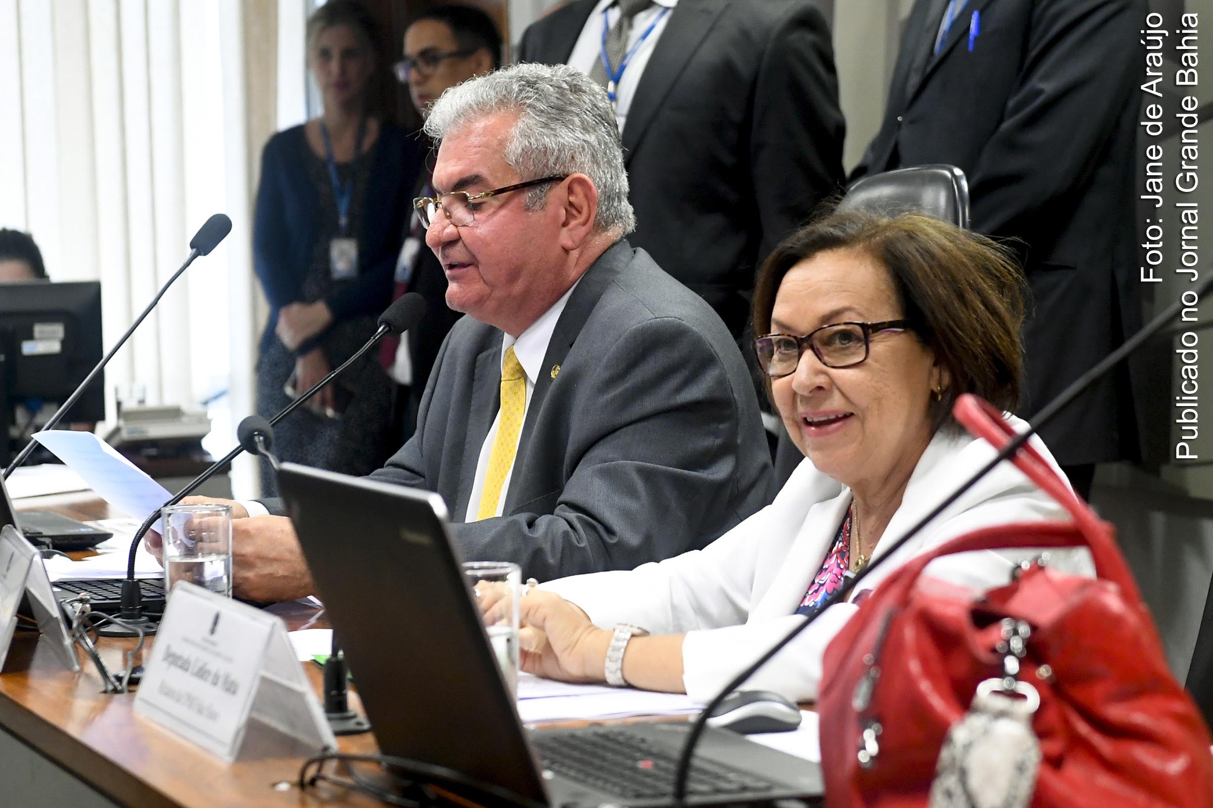 Senador Angelo Coronel e deputada Lídice da Mata, presidente e relatora da CPMI das Fake News.