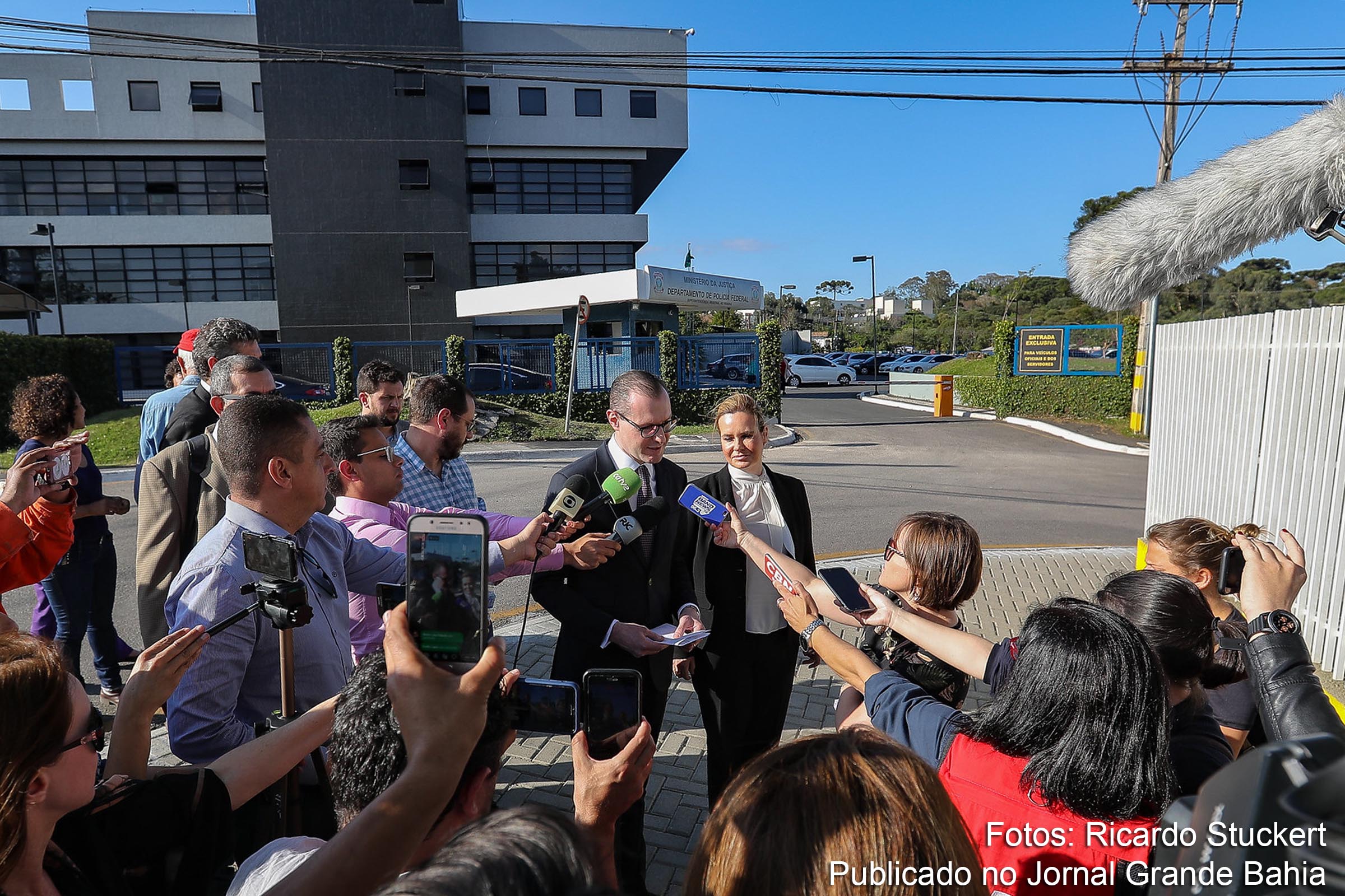 Advogado de Lula, Cristiano Zanin lê carta do ex-presidente sobre pedido de progressão de pena.