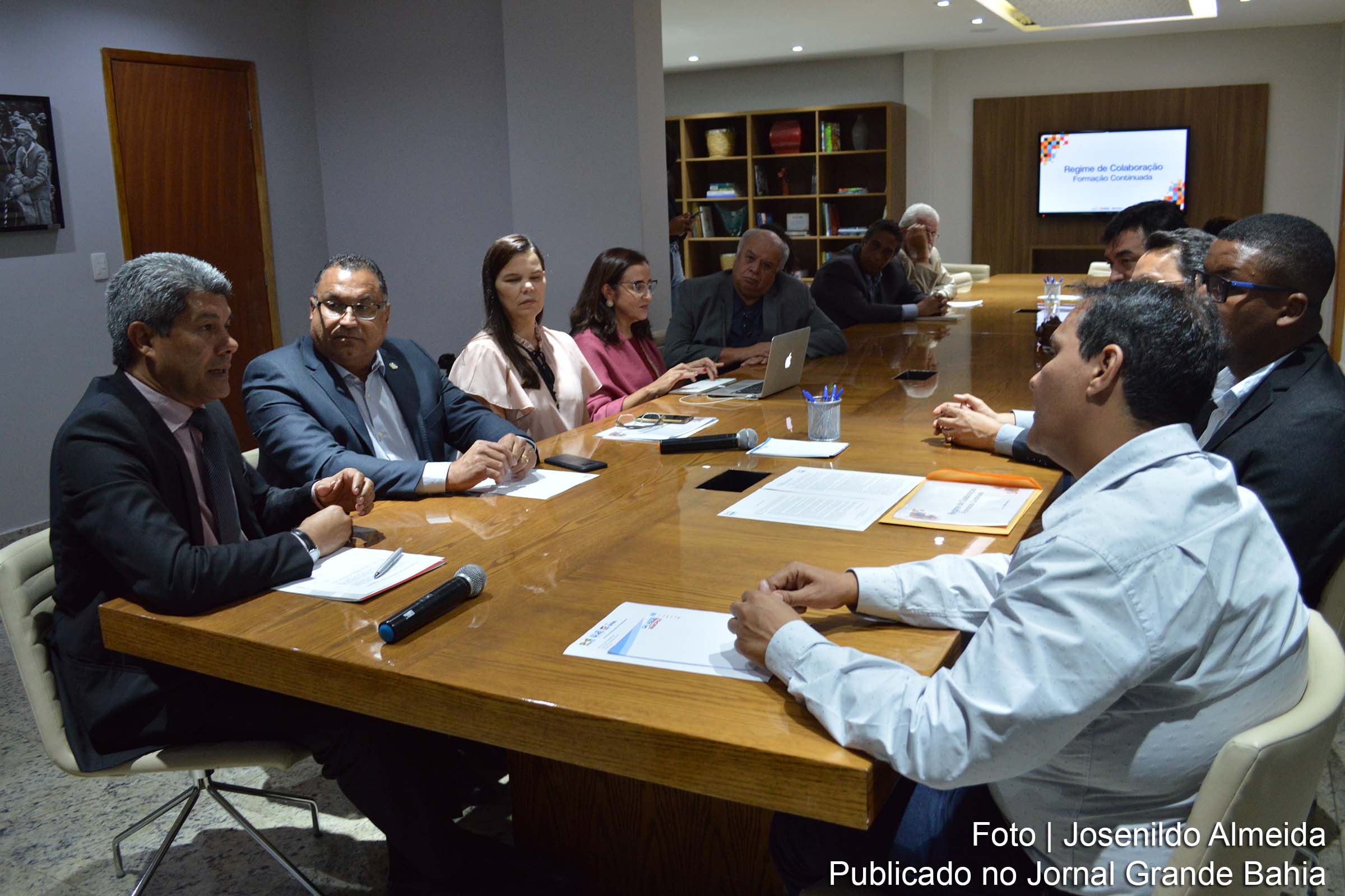 Jerônimo Rodrigues, secretário estadual da Educação, assina termo de colaboração com UPB e UNDIME para implantação de Política de Formação Continuada.