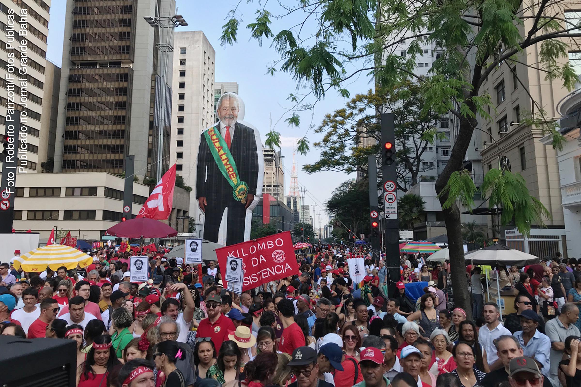 Em defesa de Lula Livre, ato político reuniu líderes partidários, movimentos sociais e sociedade civil corrido na avenida Paulista.
