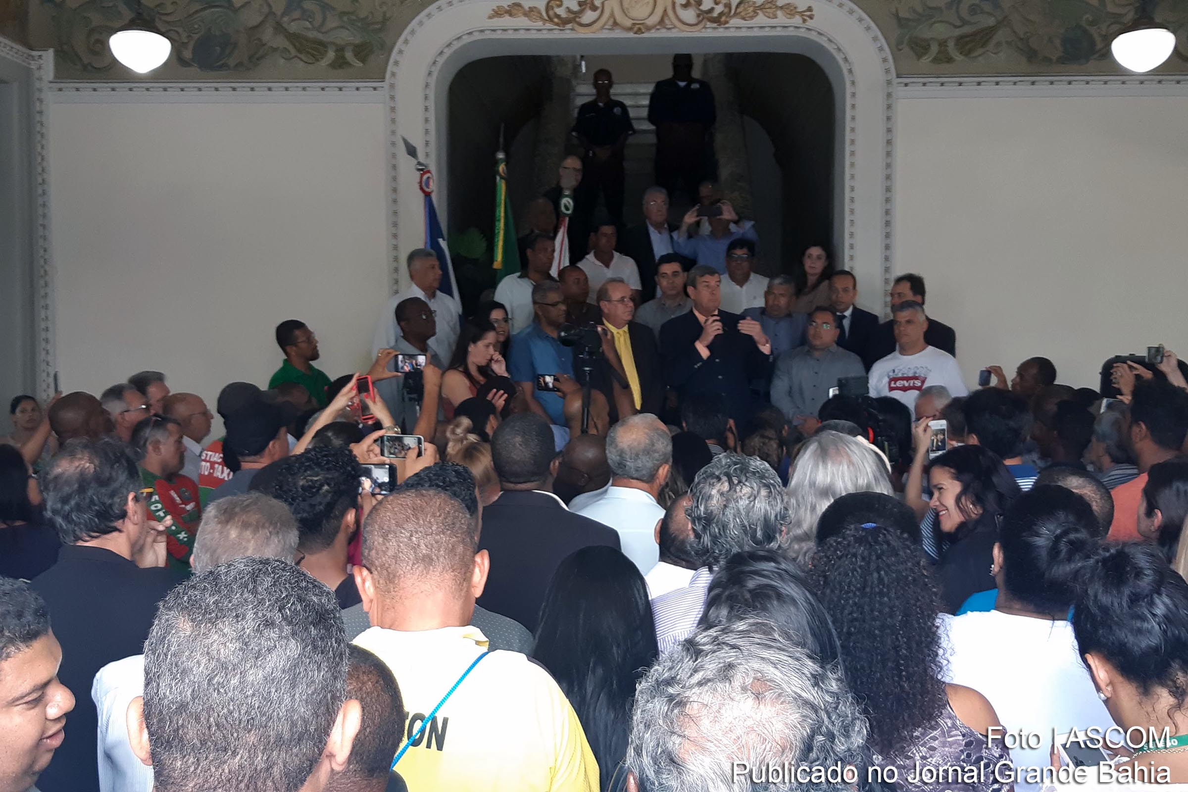 Colbert Martins Filho transmitiu cargo de prefeito de Feira de Santana à José Carneiro Rocha, em 11 de outubro de 2019.
