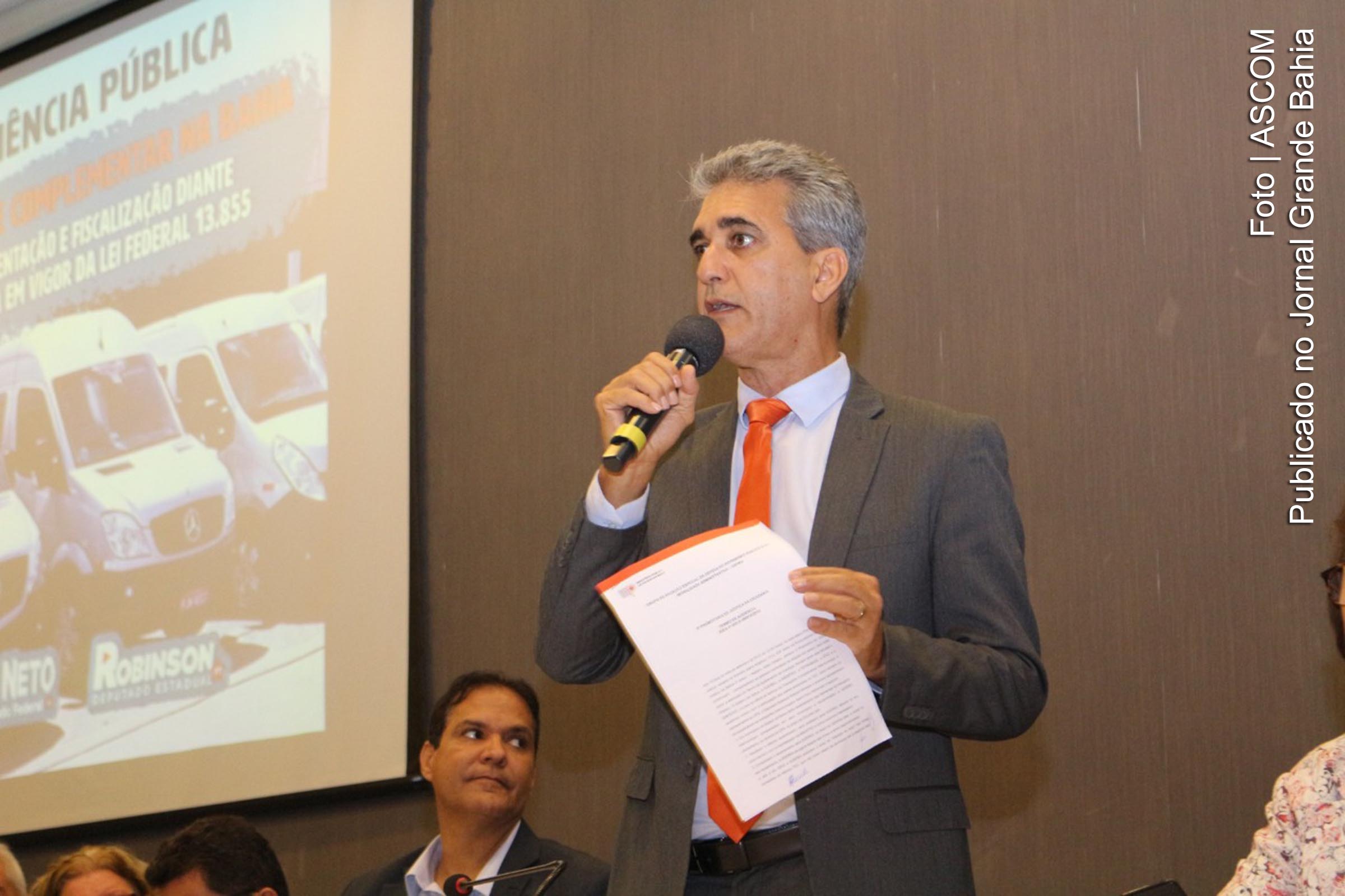 Deputado Robinson Almeida defende regulamentação do transporte alternativo.