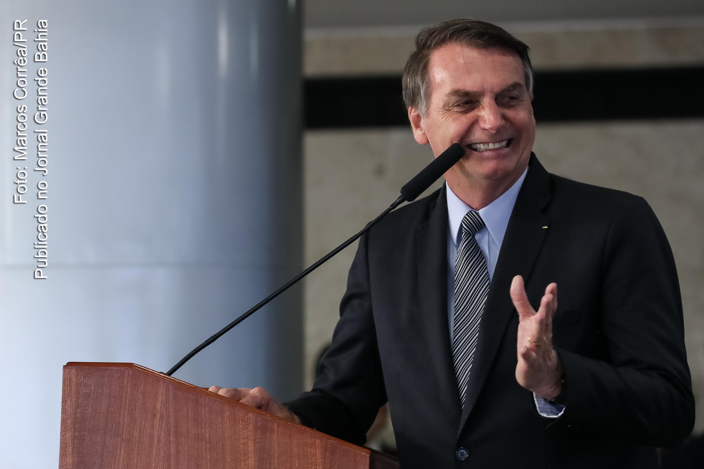 Extremista de direita, presidente Jair Bolsonaro contribui para autofagia do PSL.