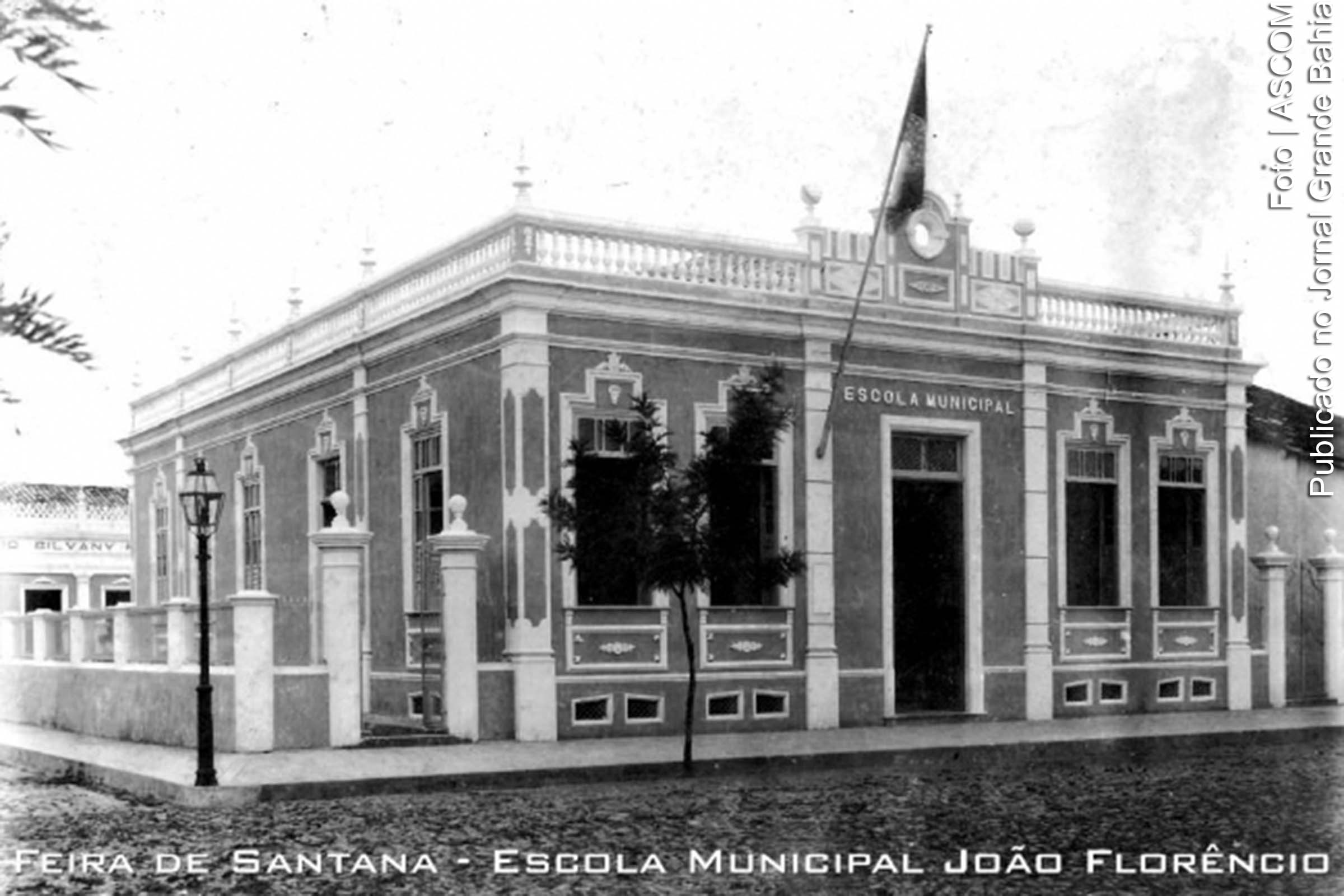Registro de 1948 da fachada da Escola Municipal João Florêncio, em Feira de Santana.