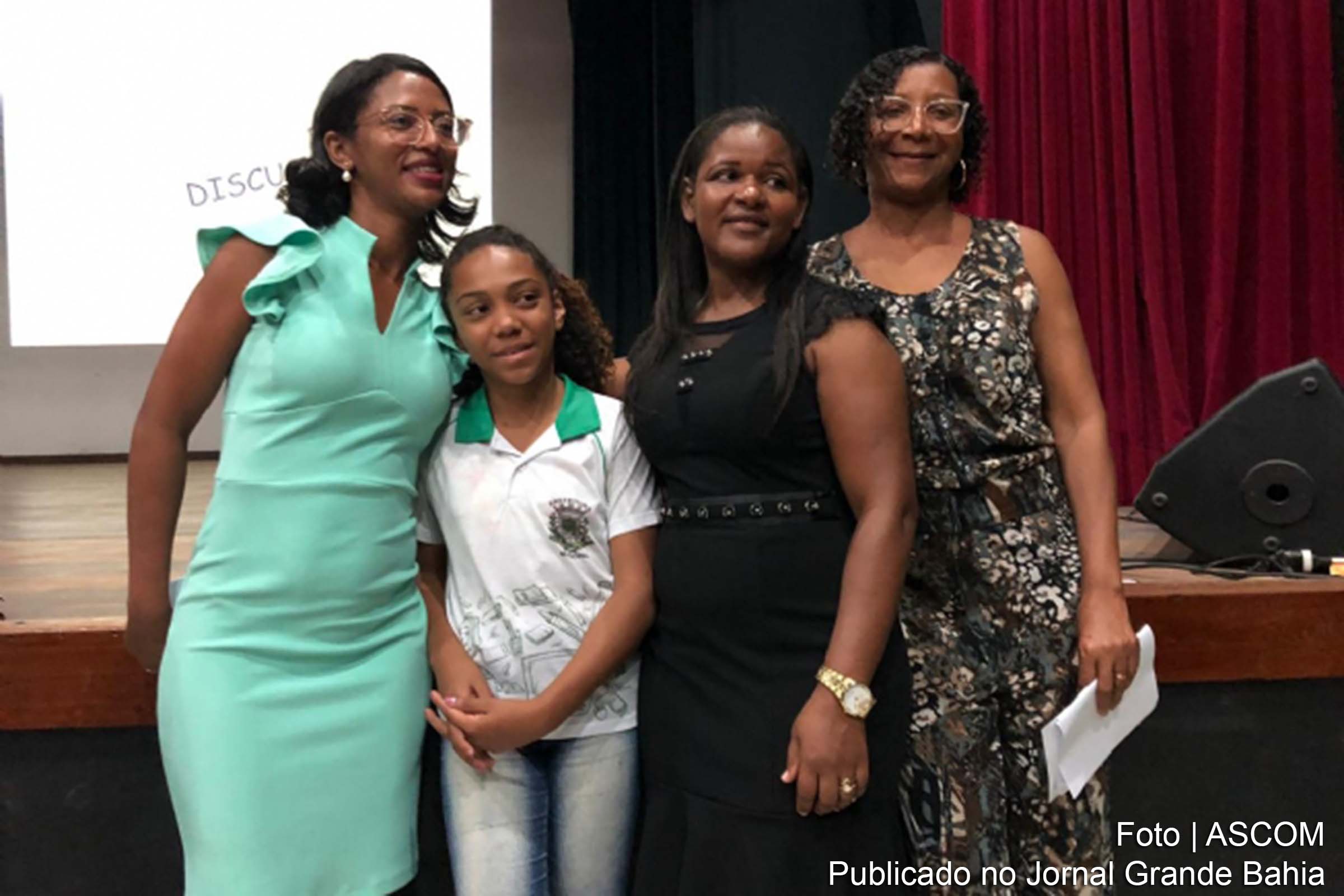 Formação discute Planos Político Pedagógicos.