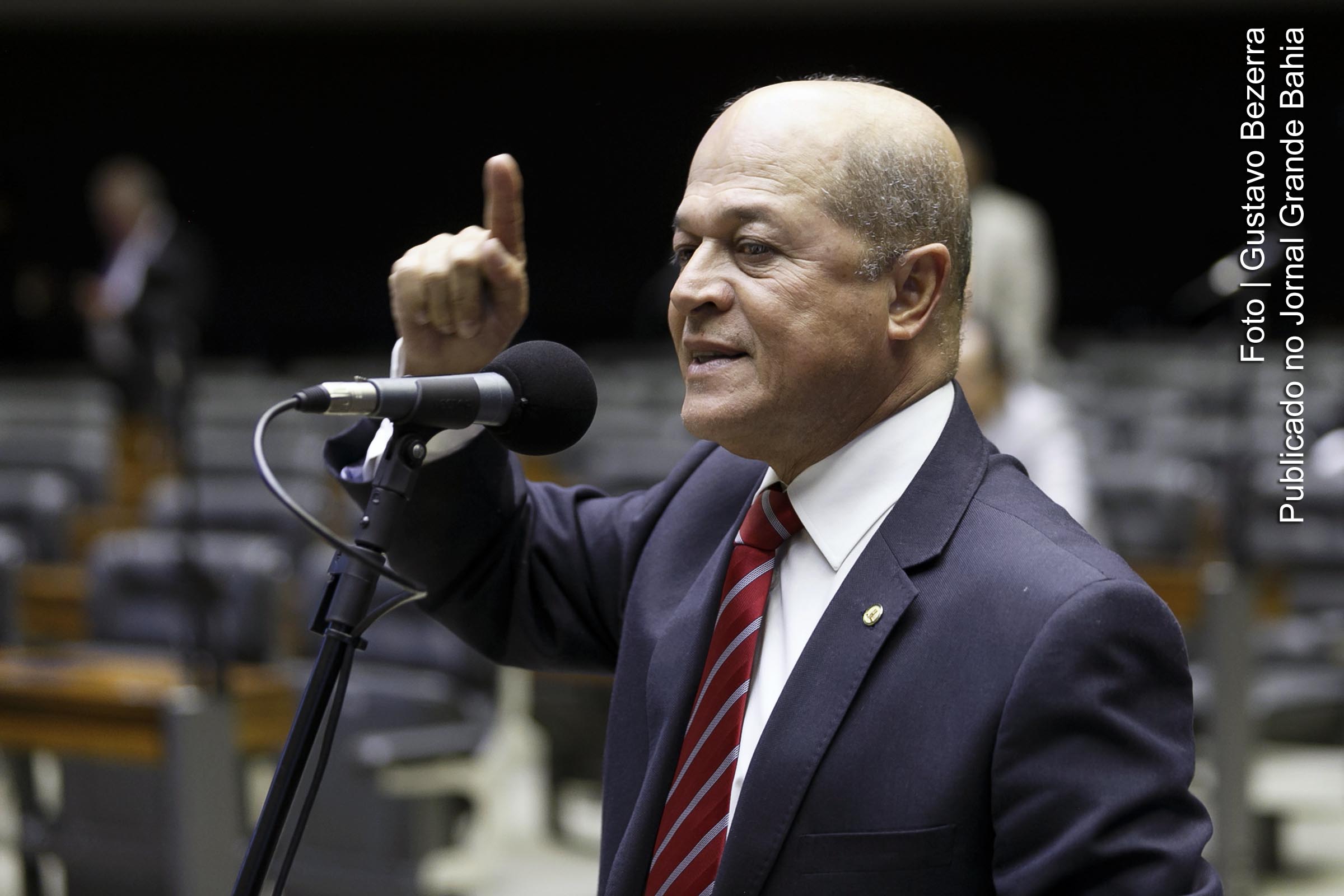 Deputado Joseildo Ramos pede esclarecimentos ao Ministro do Meio Ambiente sobre manchas de óleo no mar da Bahia