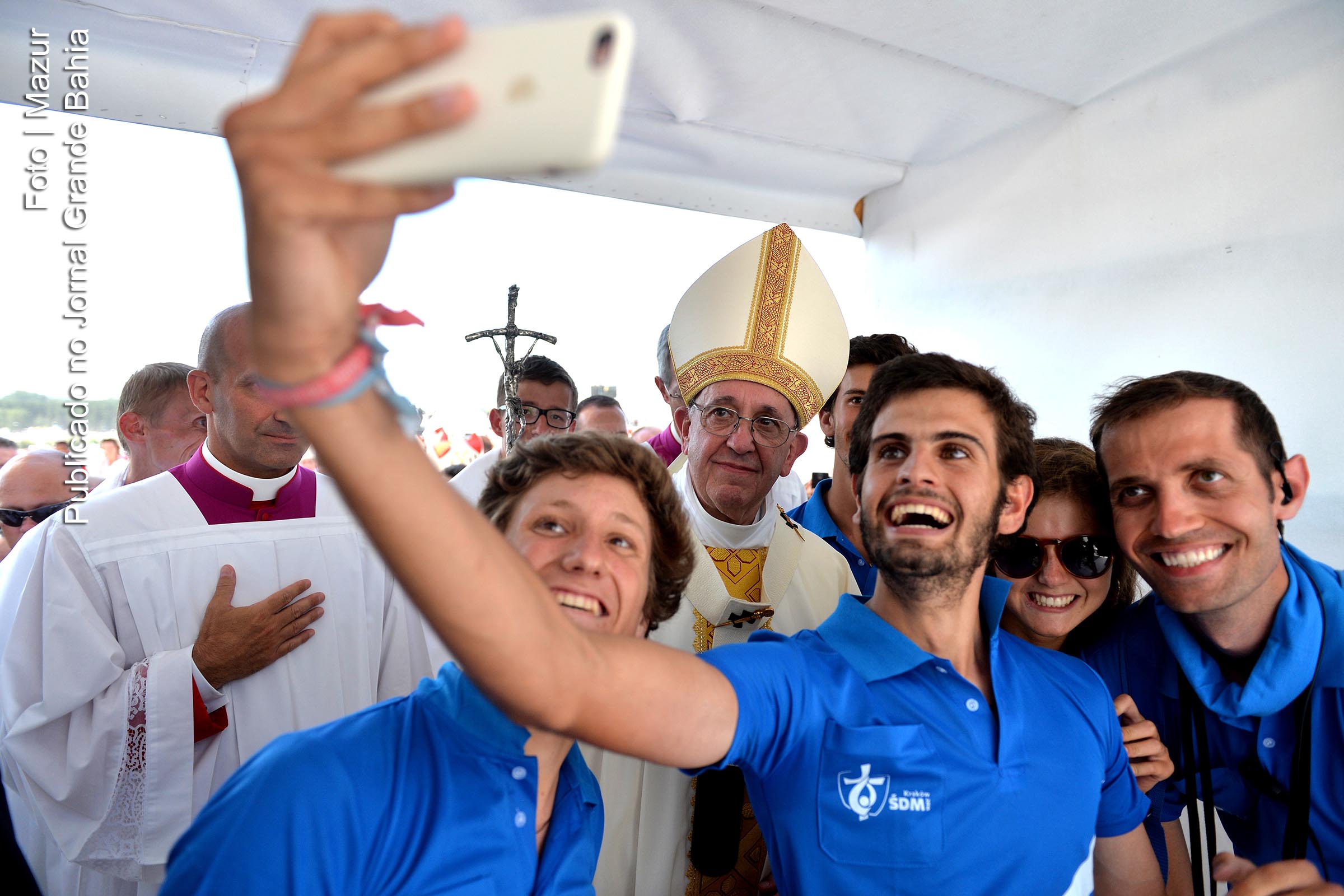 Papa Francisco amplia interlocução com a juventude, ao abordar temas que afetam a humanidade.