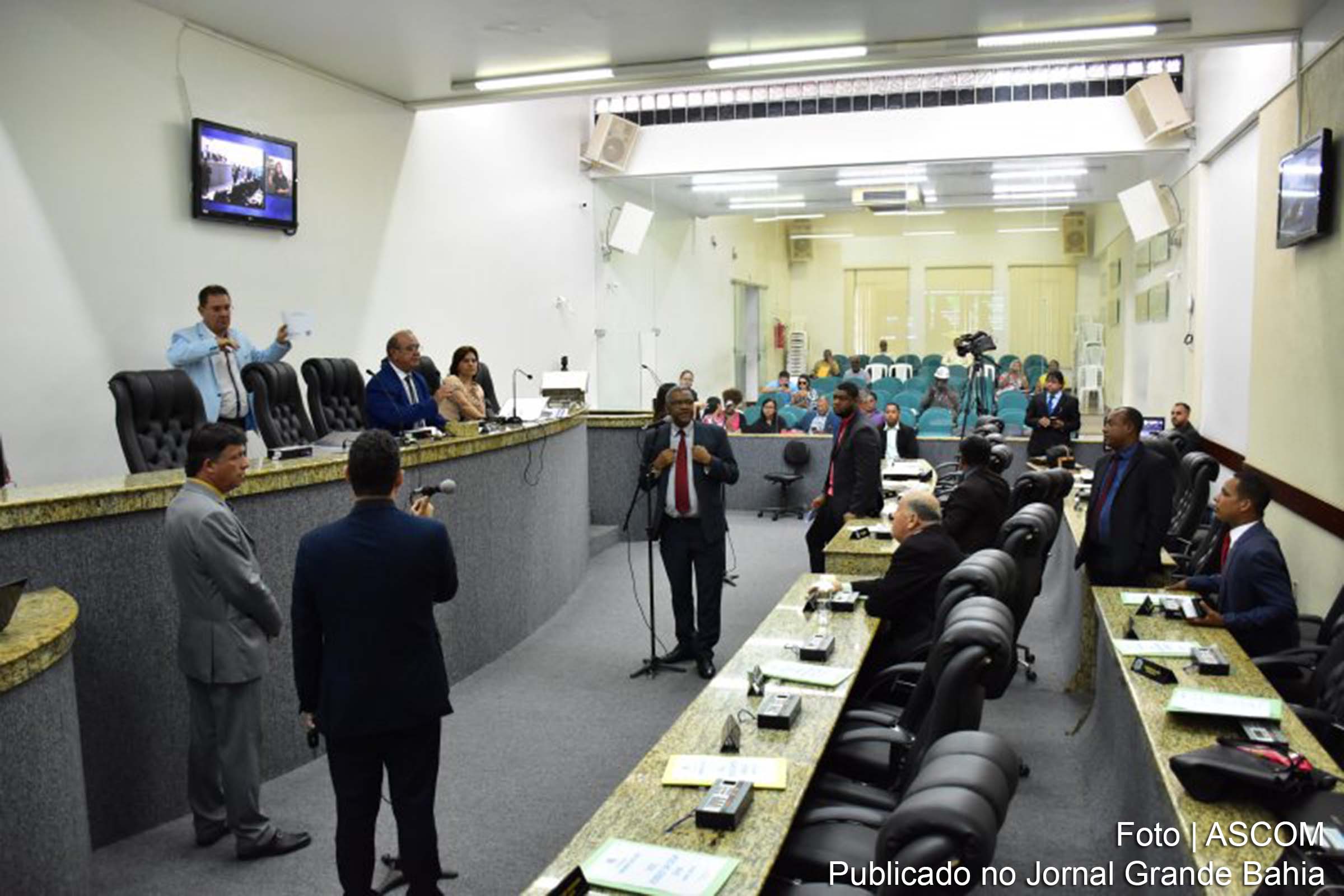 Devido à ausência de vereadores, sessão ordinária é suspensa pela Câmara Municipal de Feira de Santana