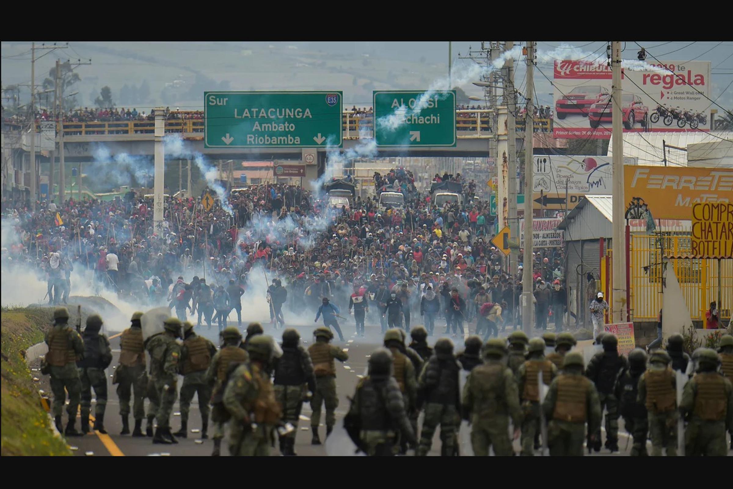 Equador transfere sede do governo em meio a protestos